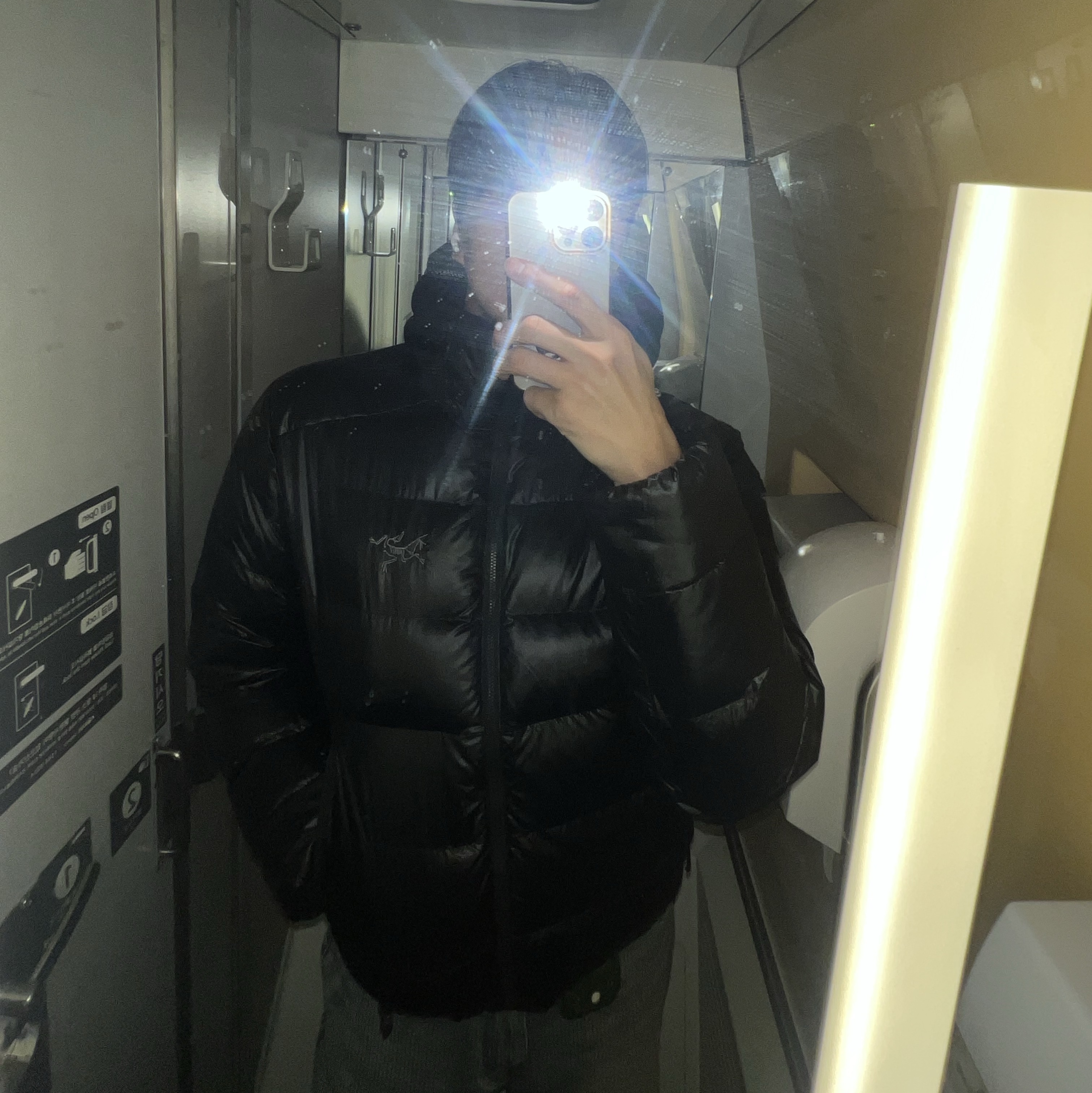 Arc'teryx Cerium SV Hoody Black 착용 스타일