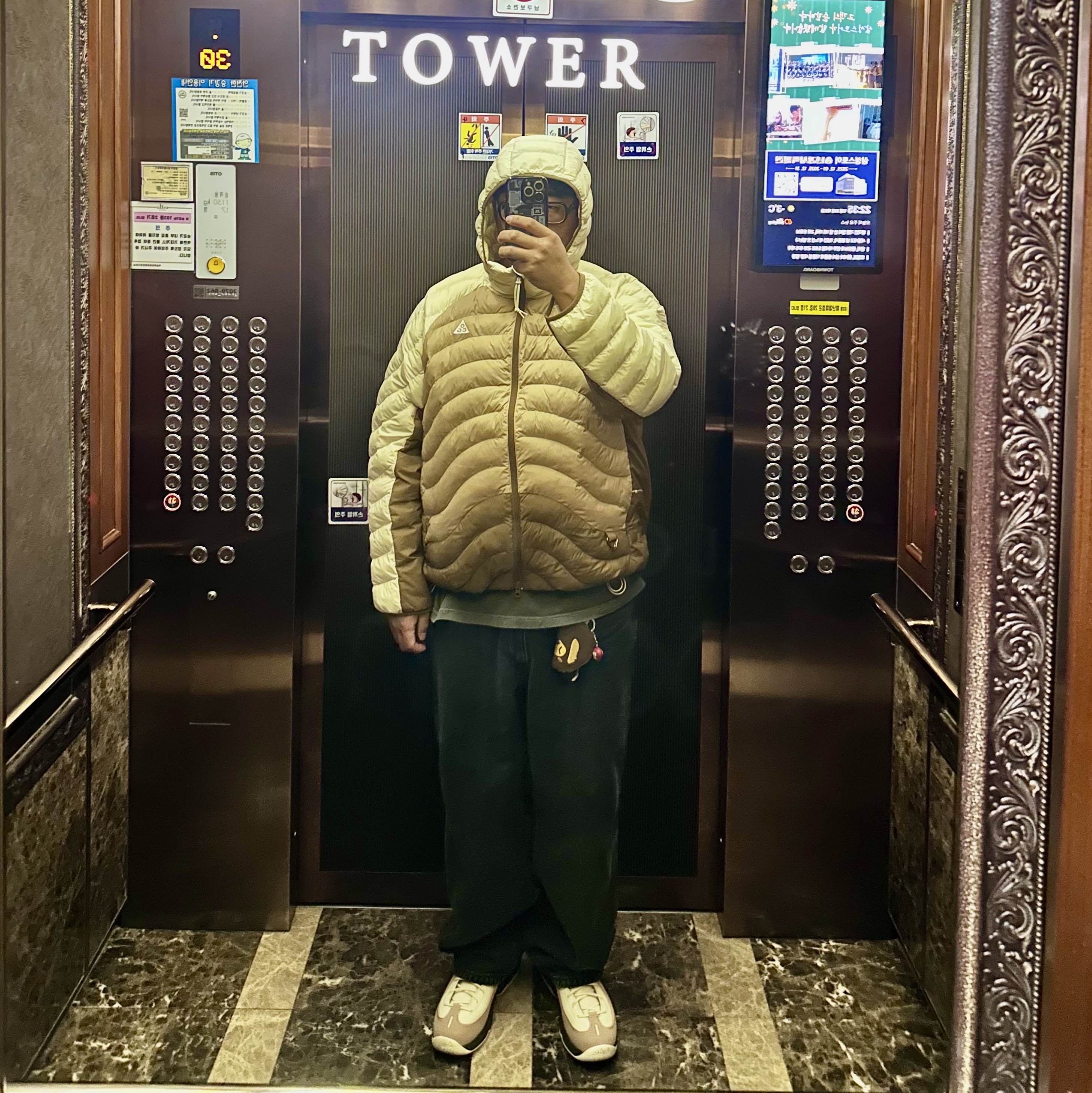 Nike ACG Lava Flow Therma-Fit ADV Jacket Light Khaki Parachute Beige - Asia, Levi's 578™ Baggy Jean Black 착용 스타일 - 1