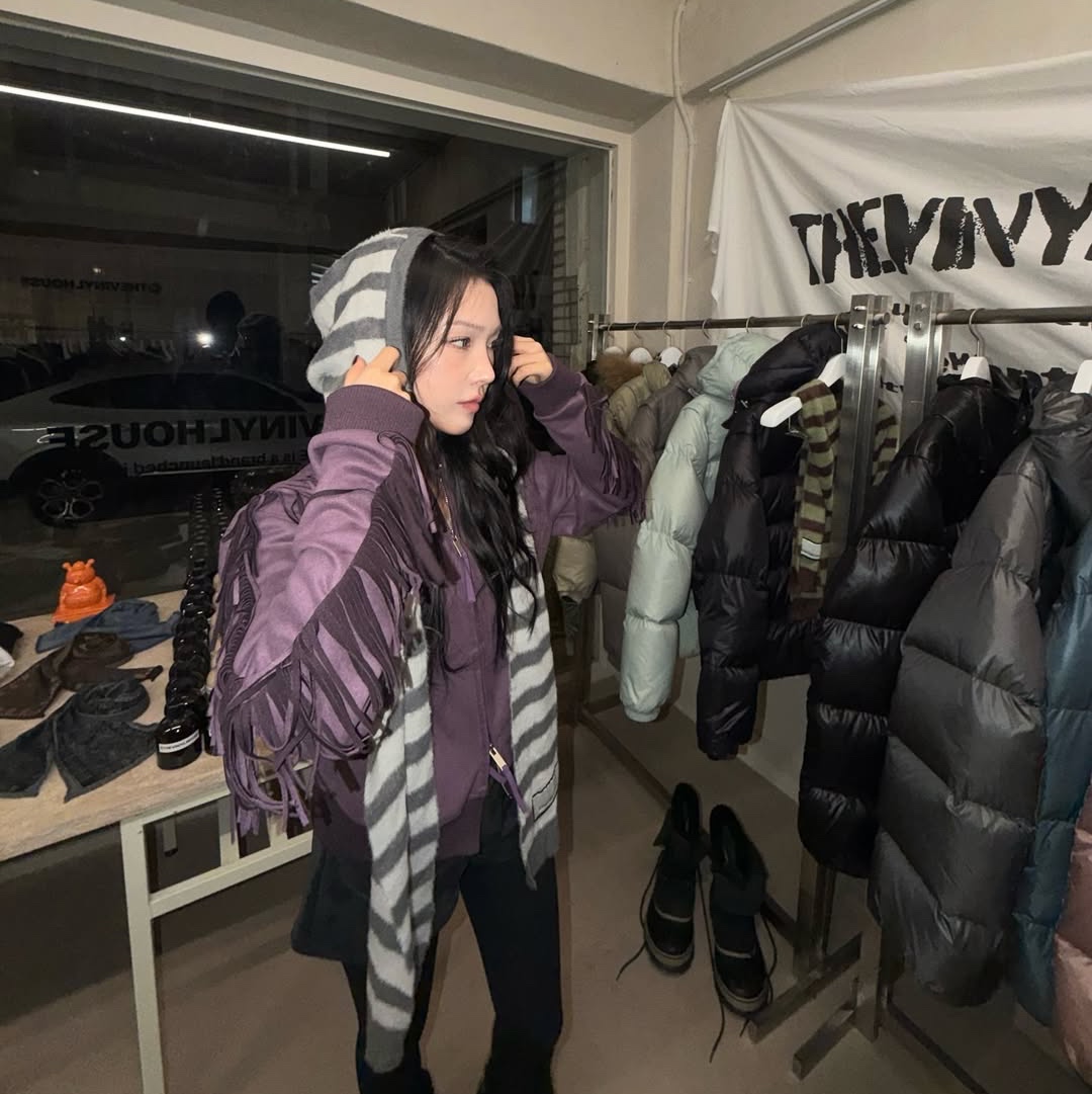 SOMSOC Kacey Suede Zip-Up Purple 착용 스타일