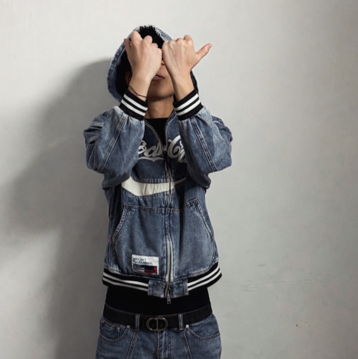 SPORT CHAMBER x Coca-Cola Denim Hood Jumper Blue 착용 스타일 - 2