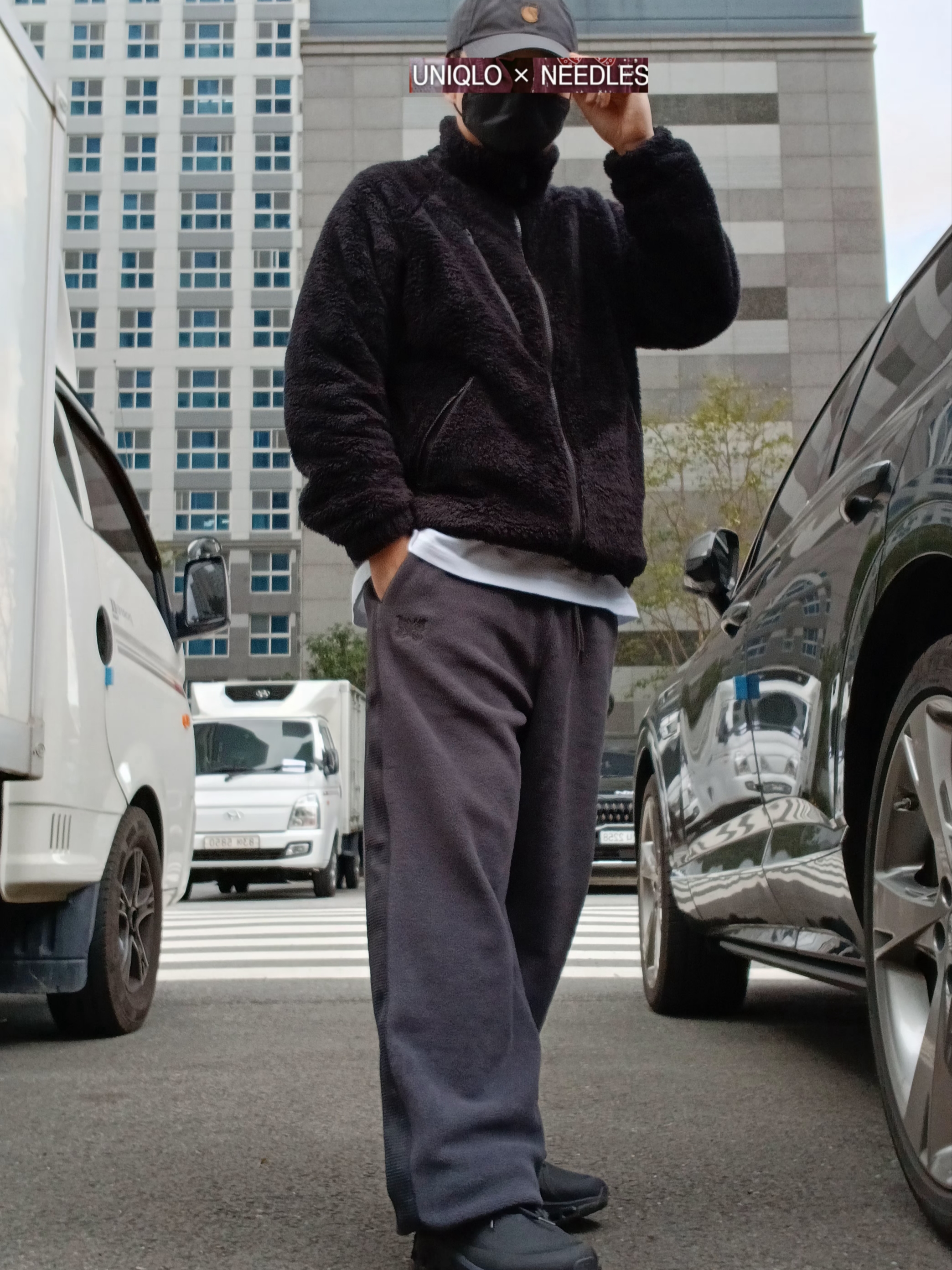 Uniqlo x Needles Fleece Wide Pants Dark Gray - KR, Uniqlo x Needles Fleece Jacket Black - KR 착용 스타일 - 2
