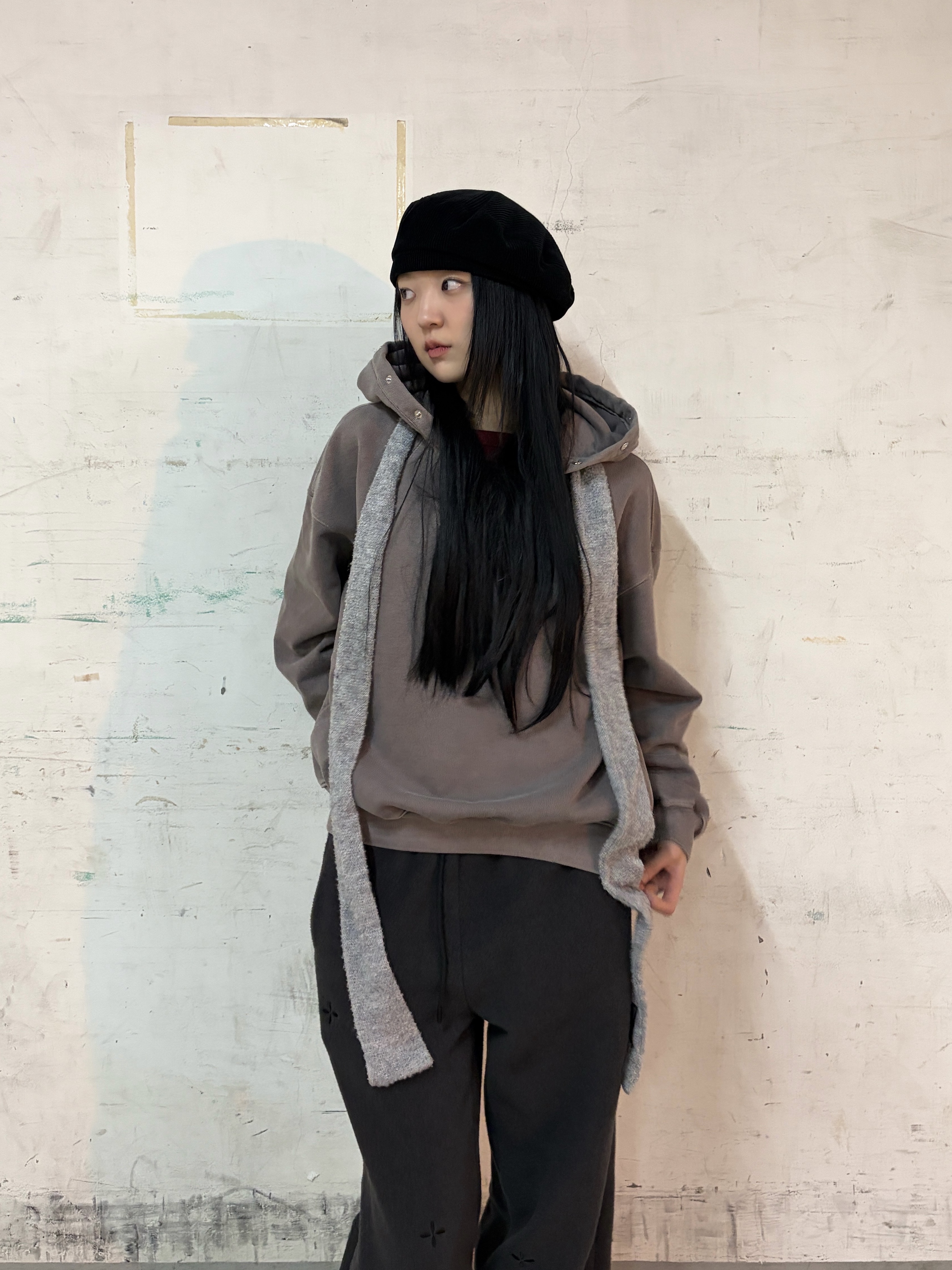 Riomeu Boucle Wool Muffler Gray, Riomeu Pigment Heavy Sweat Burton Hoodie Brown 착용 스타일