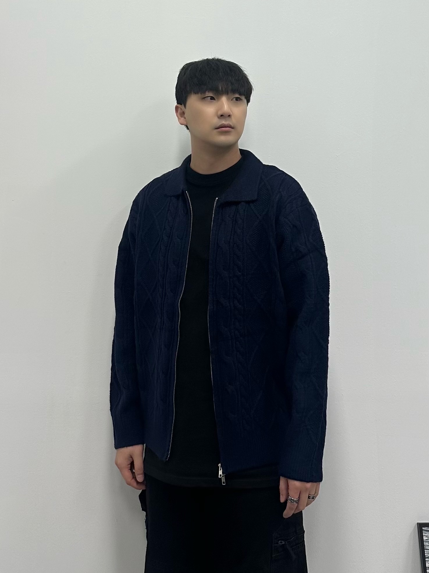 Balenciaga Cargo Sneakers White Grey 착용 스타일 - 3