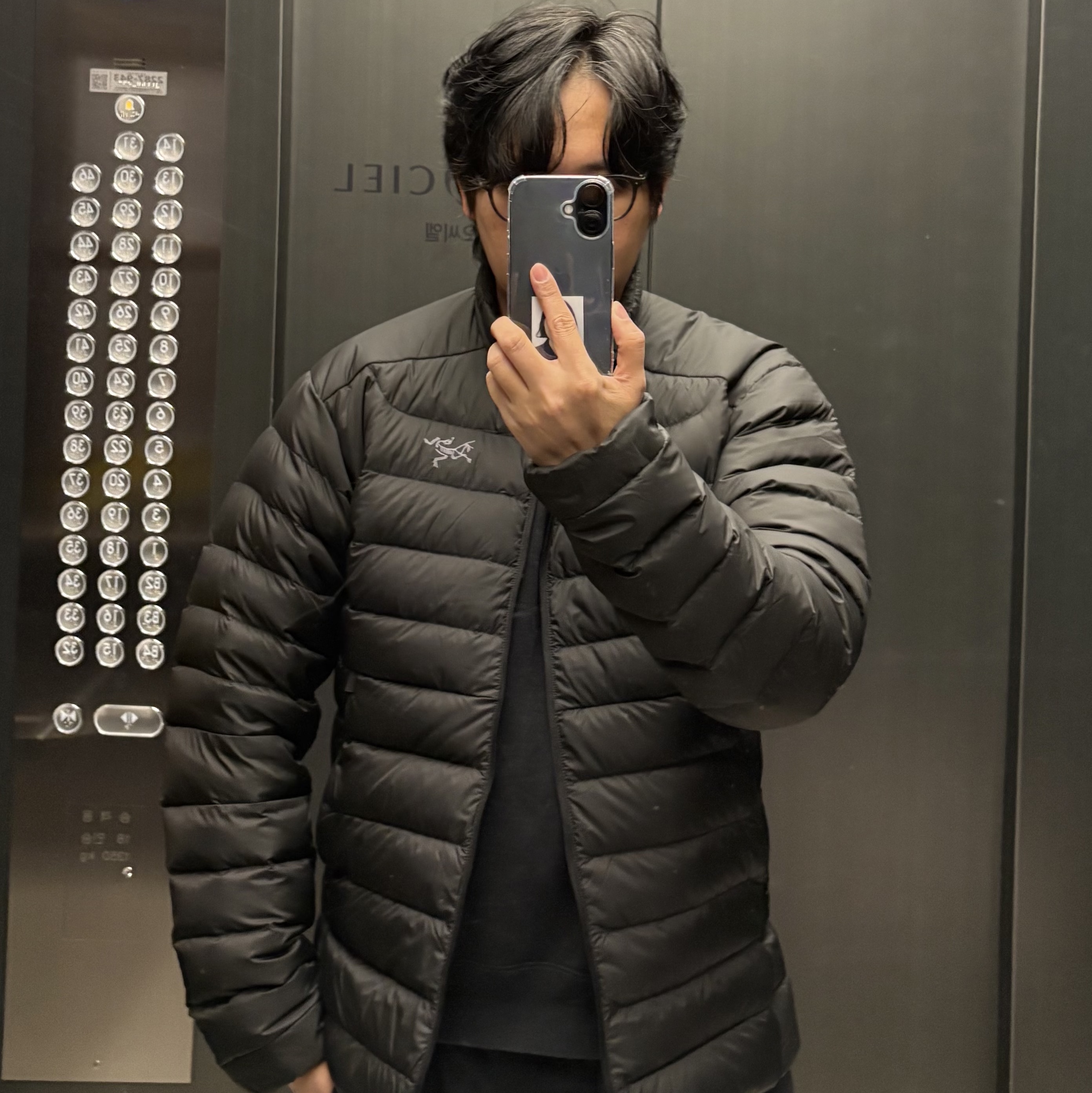 Arc'teryx Cerium Jacket Black 착용 스타일