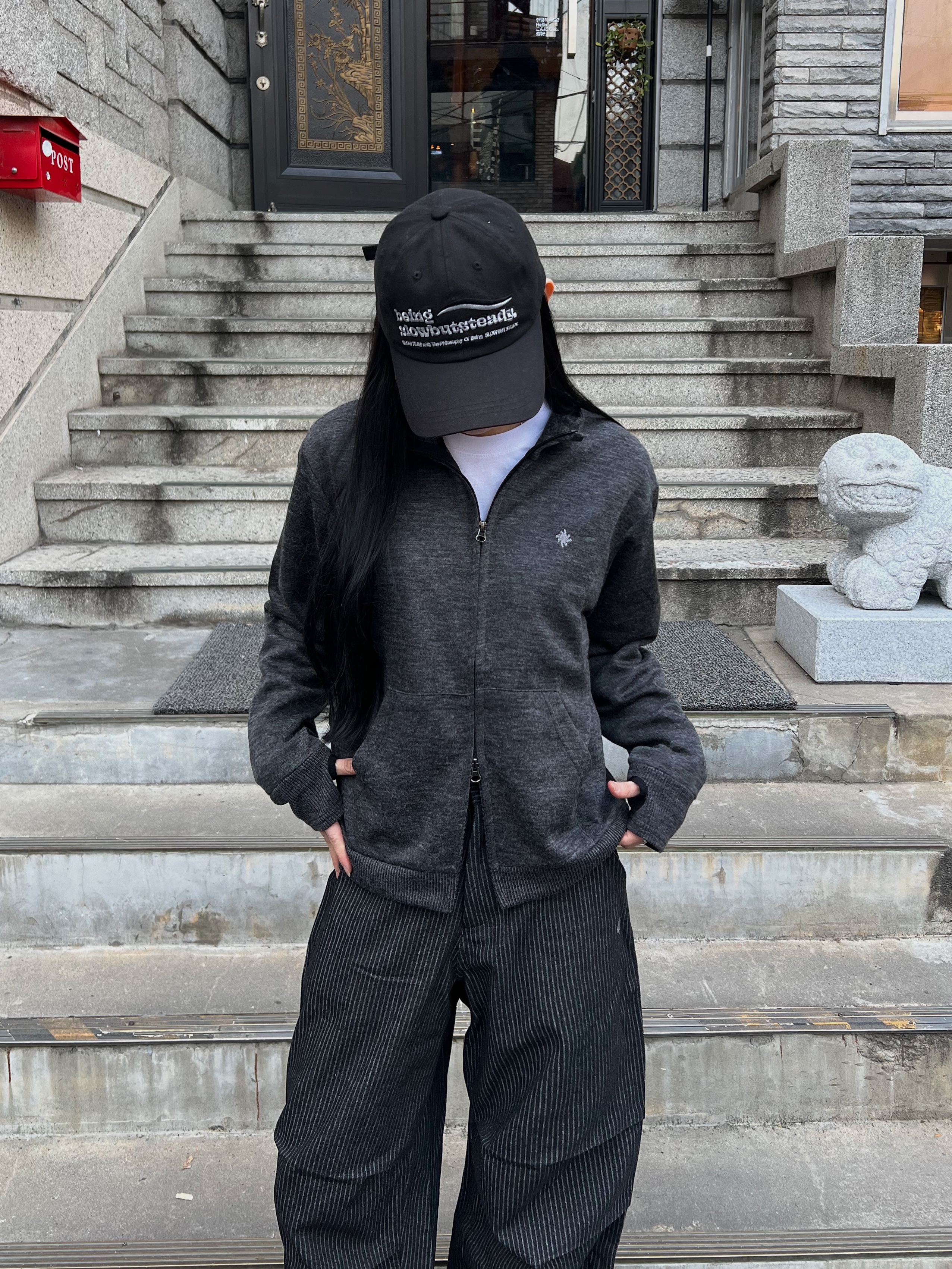 SLOW RECORD HOUSE Track Zip-Up Cardigan Charcoal, SLOW RECORD HOUSE Double Pintuck Stripe Denim Pants 착용 스타일 - 3
