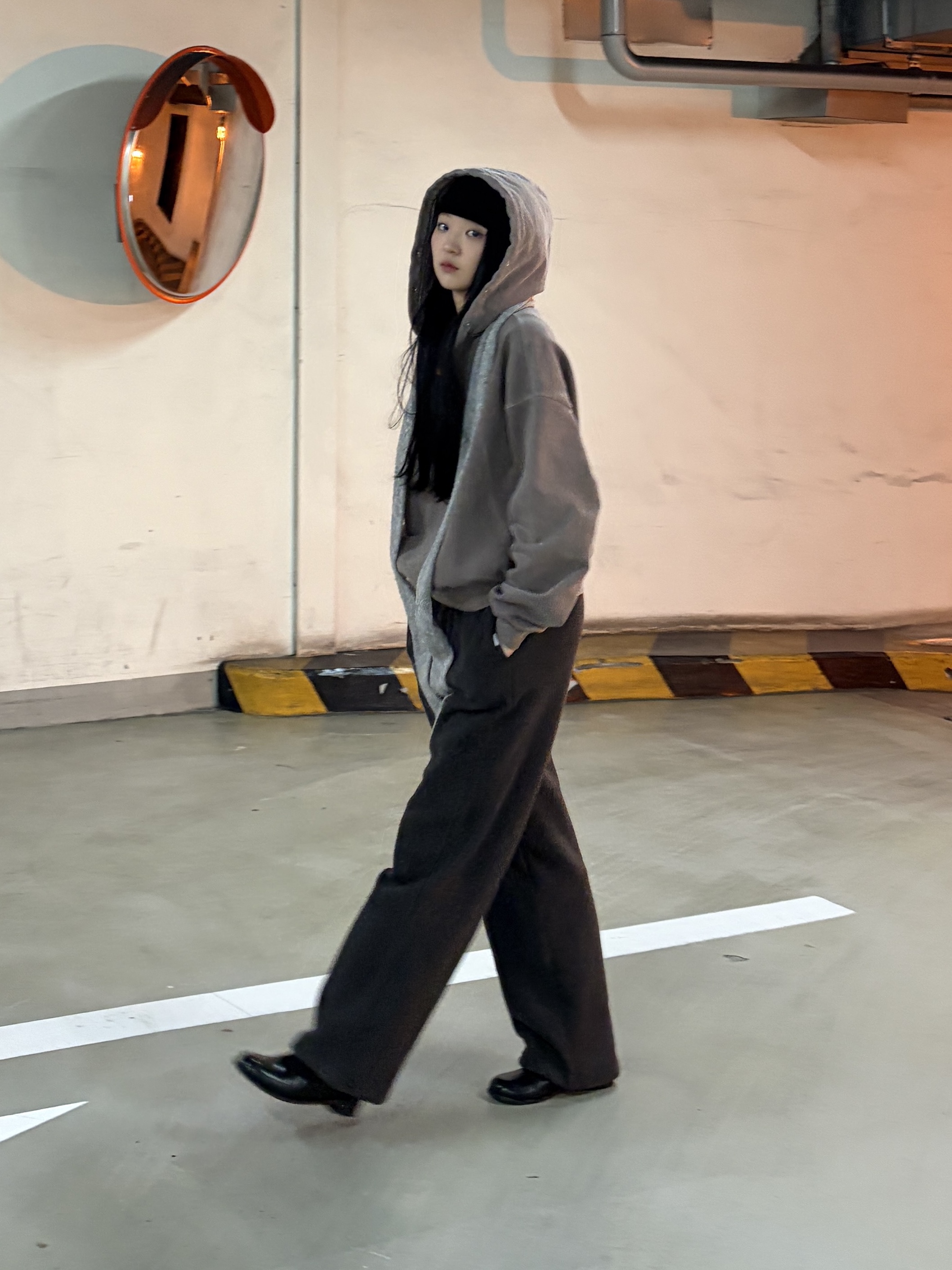 Riomeu Pigment Heavy Sweat Burton Hoodie Brown, Riomeu Fleece Loose Pants Charcoal 착용 스타일 - 1