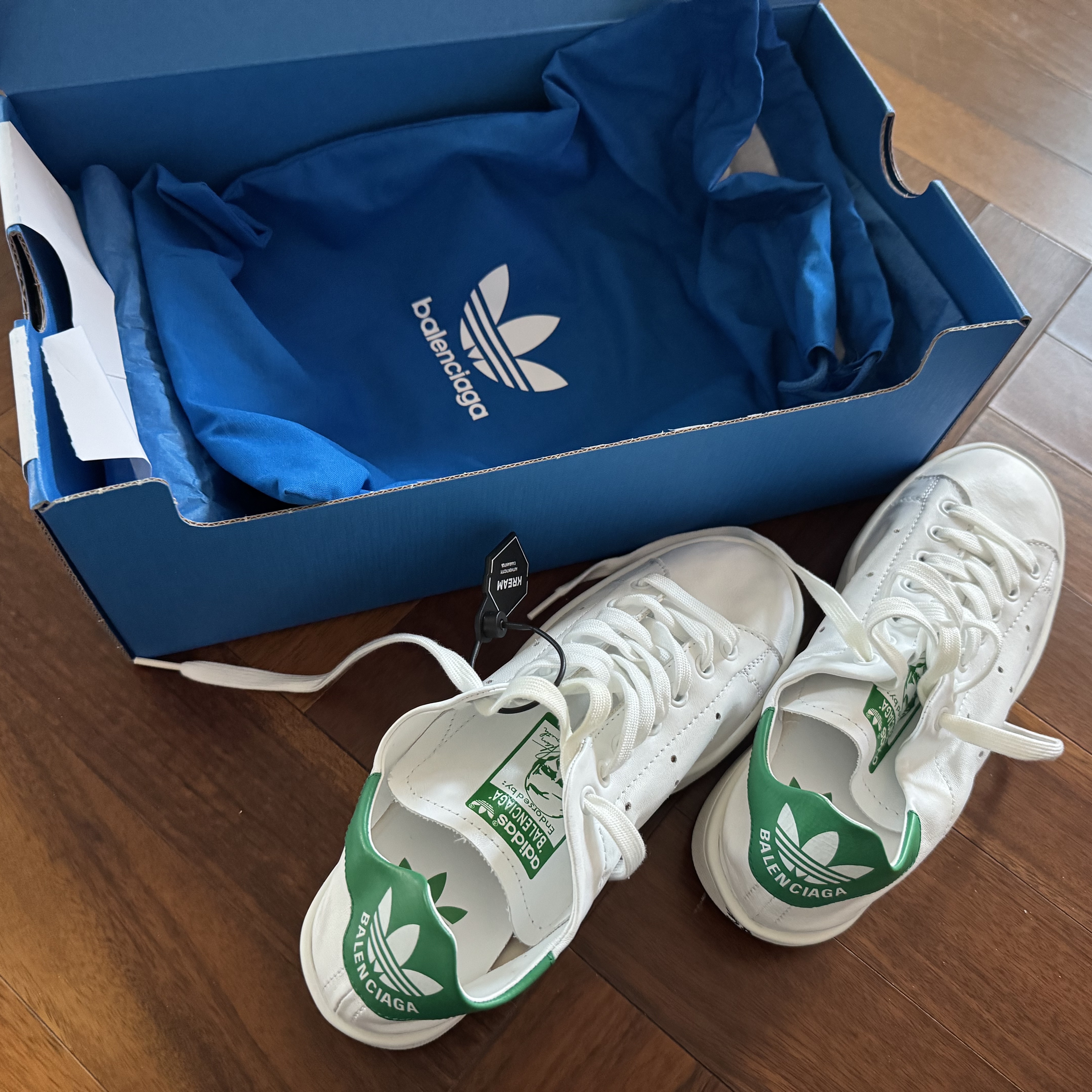 (W) Balenciaga x Adidas Stan Smith Core White Green 착용 스타일