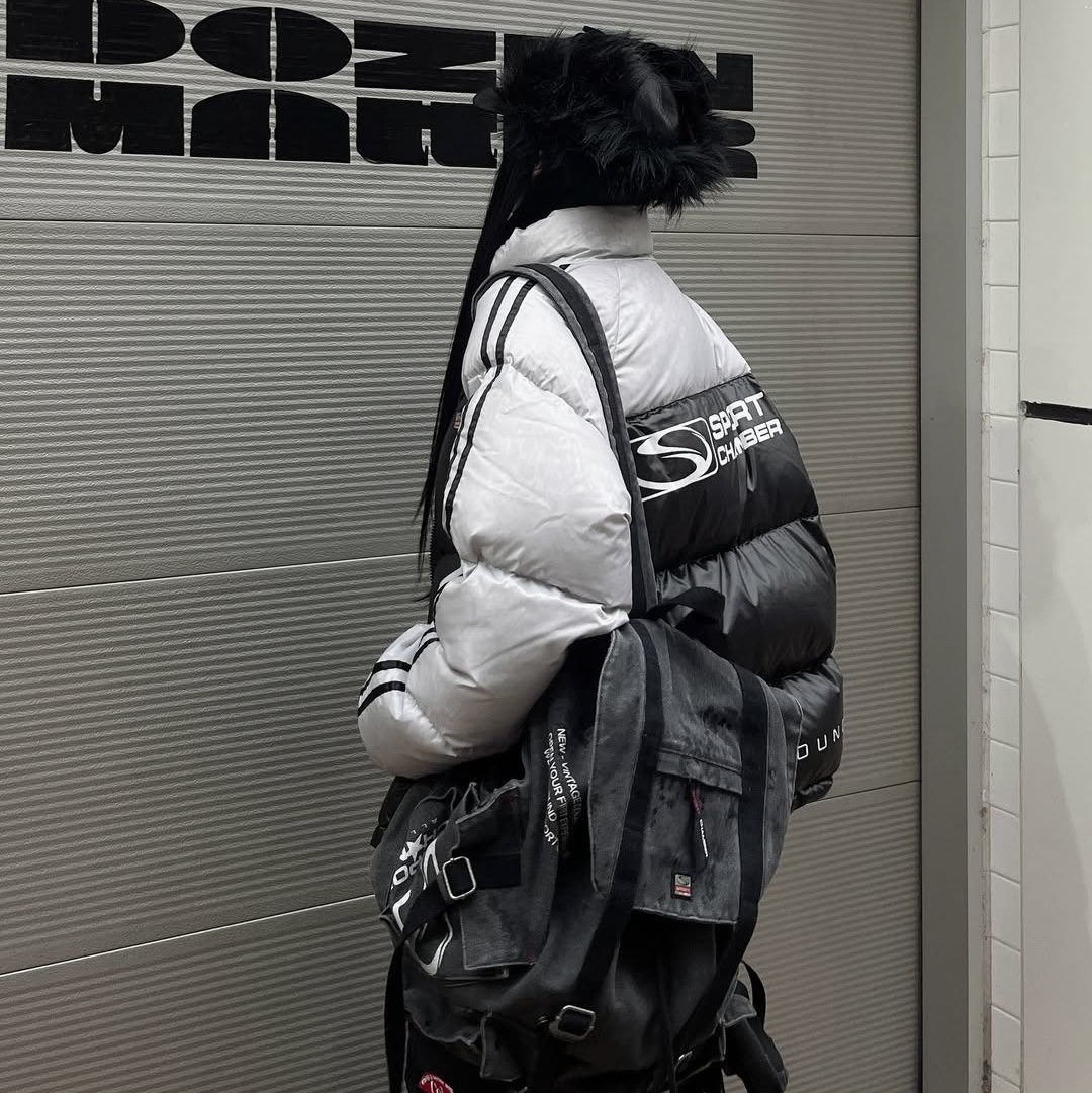 SPORT CHAMBER x Coca-Cola Cargo Pants Black, SPORT CHAMBER SC Track DuckDown Jacket Black 착용 스타일 - 3