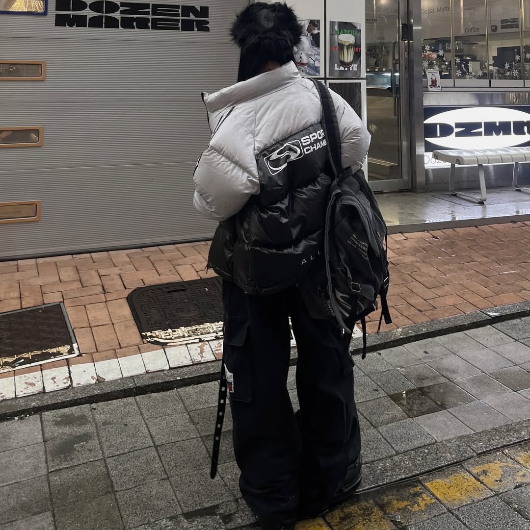 SPORT CHAMBER x Coca-Cola Cargo Pants Black, SPORT CHAMBER SC Track DuckDown Jacket Black 착용 스타일 - 9