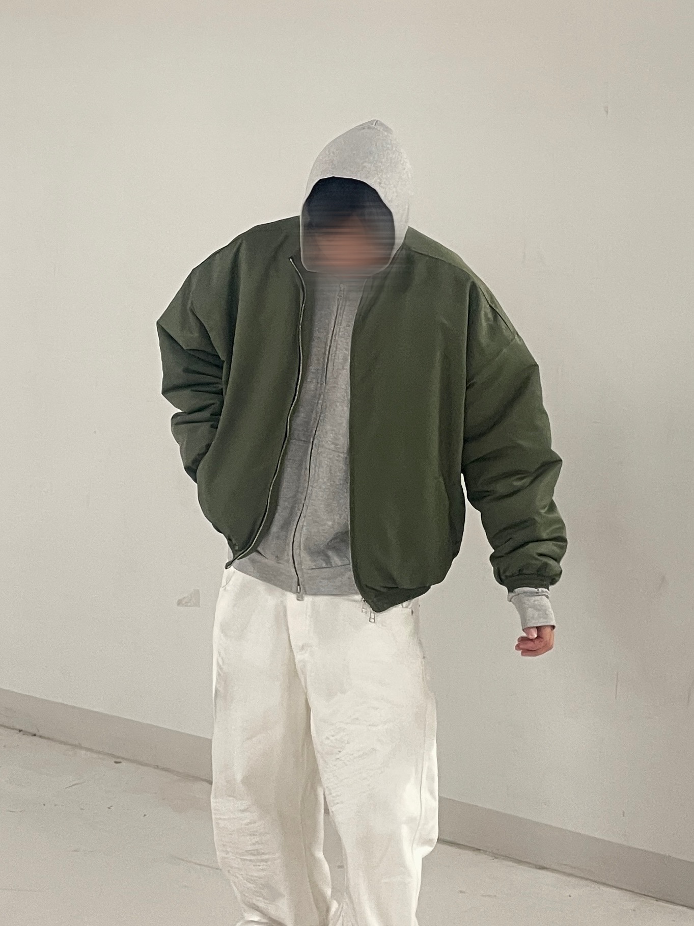 Nonnod Luster Bomber japanese Satin Khaki 착용 스타일 - 3