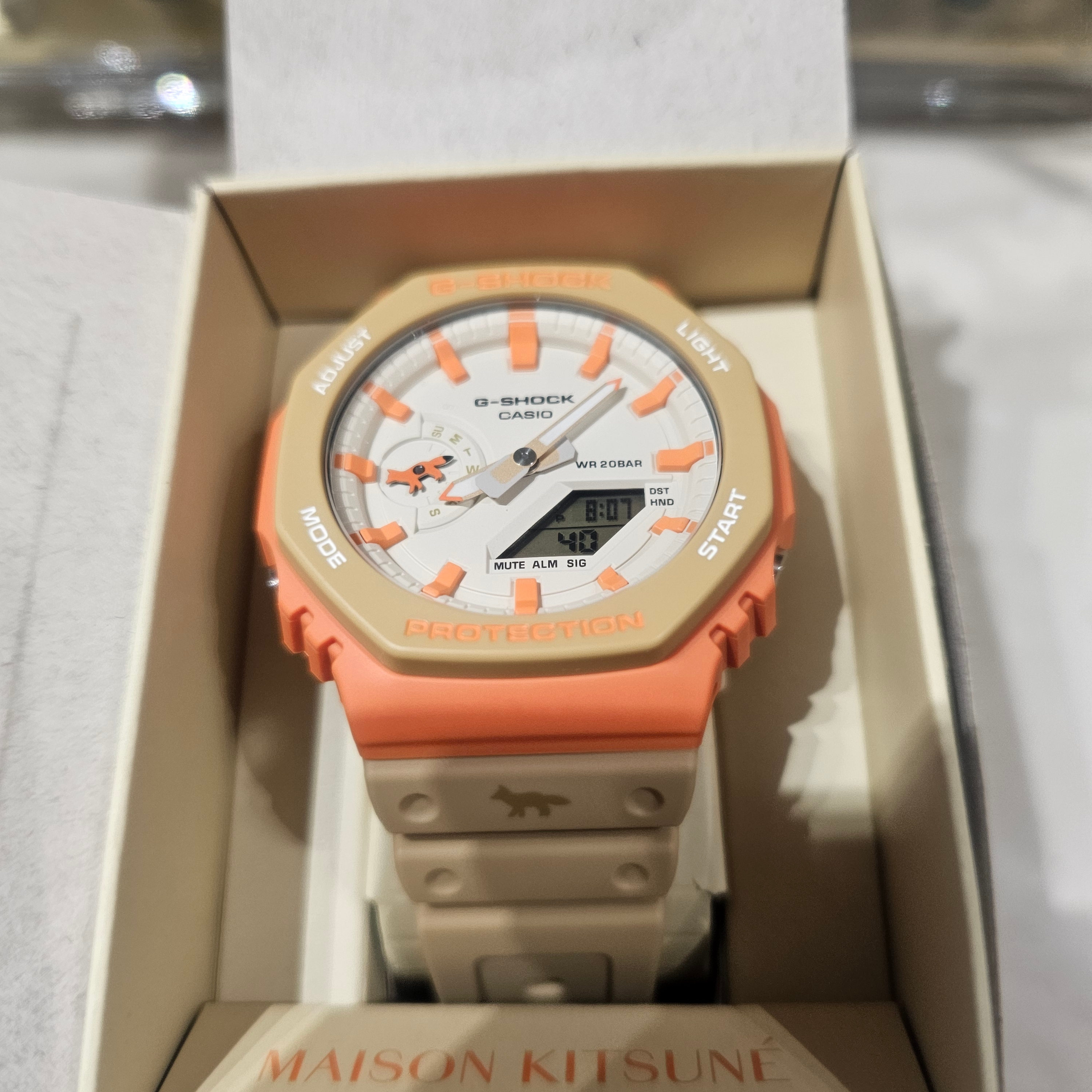 Casio x Maison Kitsune GA-2110MK-5A 착용 스타일 - 2