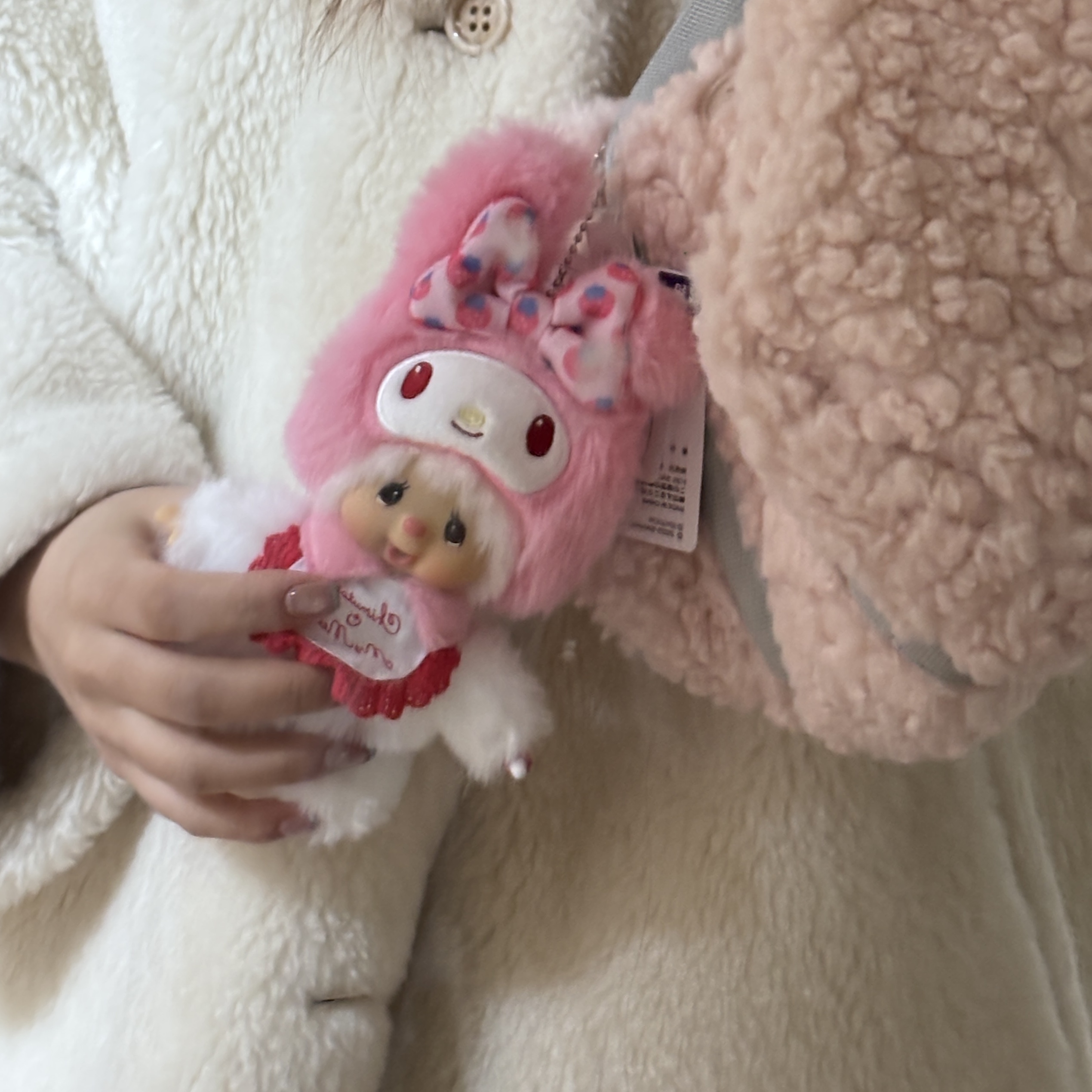 Monchhichi x Sanrio Characters My Melody Chimutan Keychain 착용 스타일