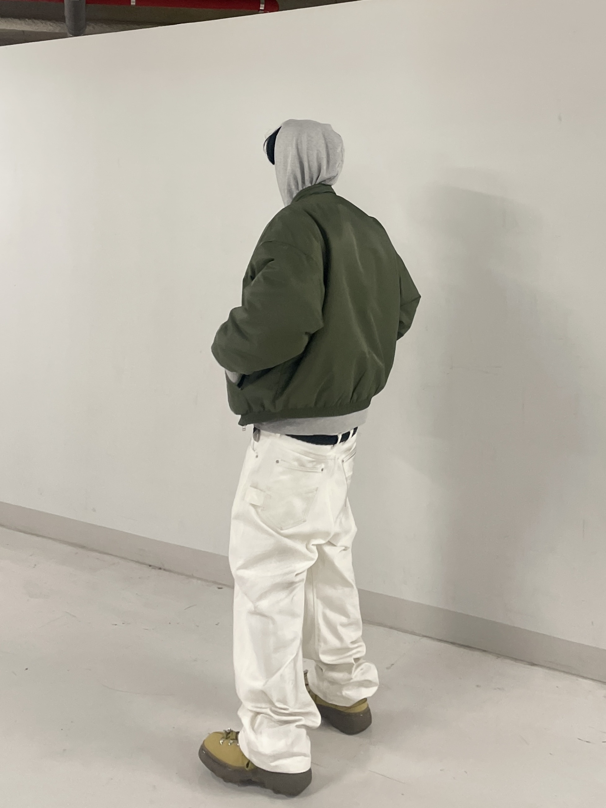 Nonnod Luster Bomber japanese Satin Khaki 착용 스타일 - 1