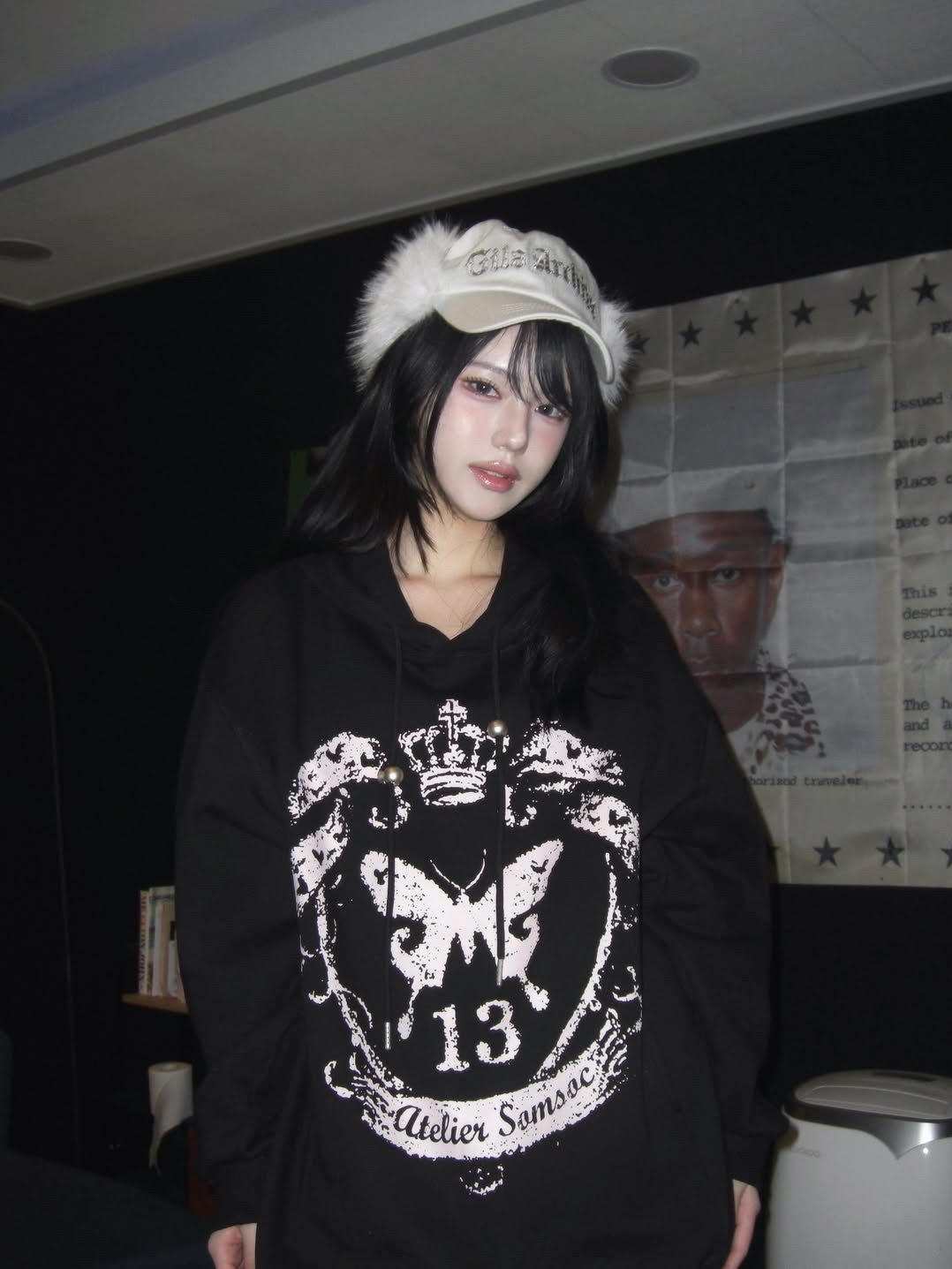SOMSOC Ronne Symbol Artwork Hoodie Black 착용 스타일 - 1