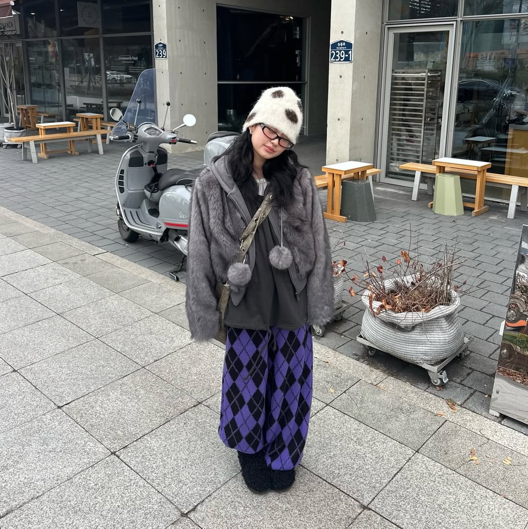 SOMSOC Argyle Contrast Knitted Pants Purple 착용 스타일 - 1