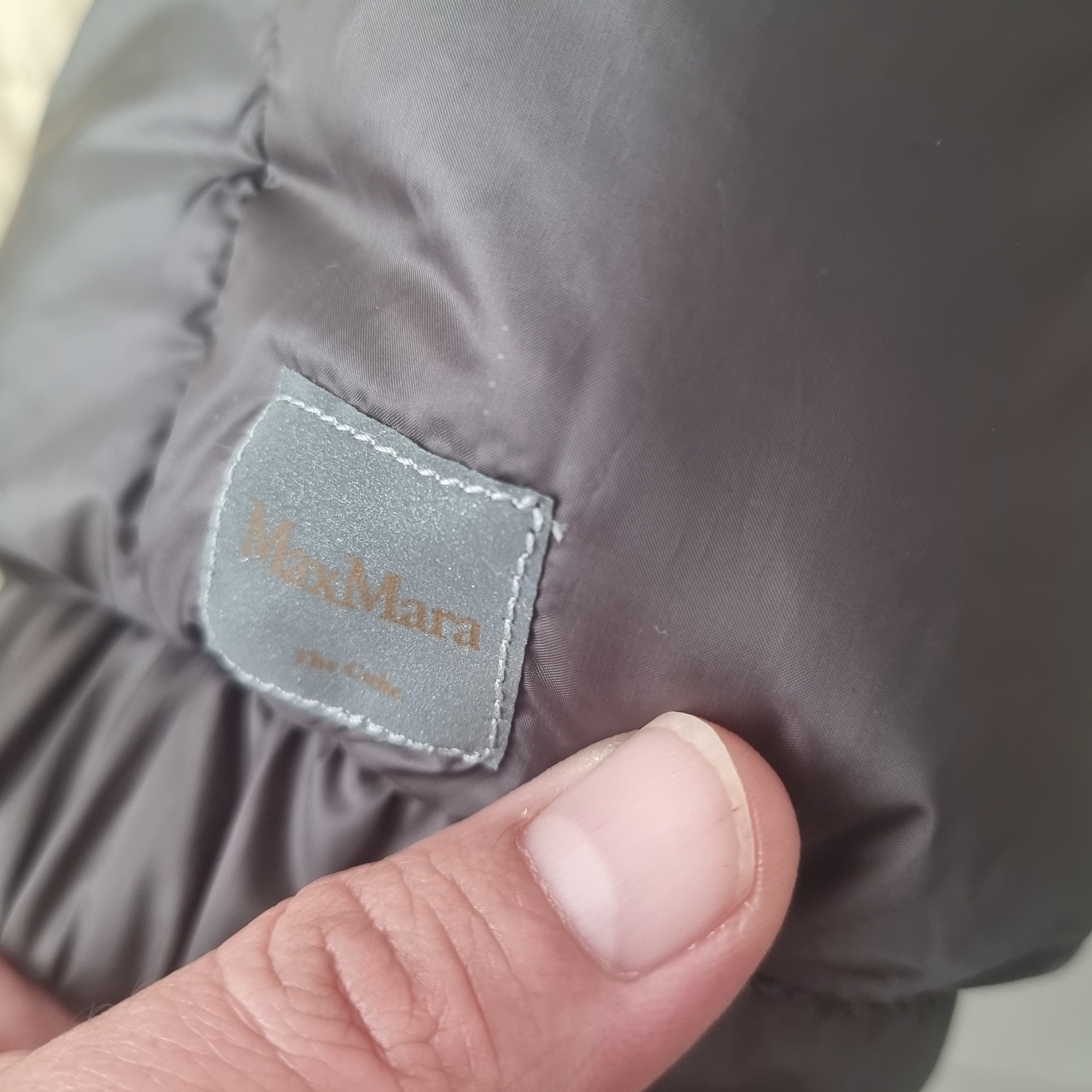 (W) Max Mara The Cube Seie Water-Repellent Down Jacket Medium Grey 착용 스타일 - 2