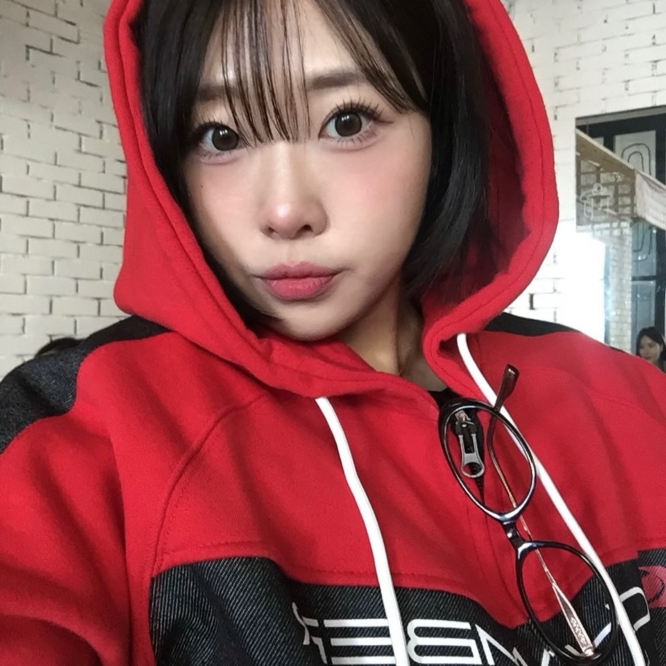 SPORT CHAMBER SC Core Denim Hood Zip Up Red 착용 스타일 - 8