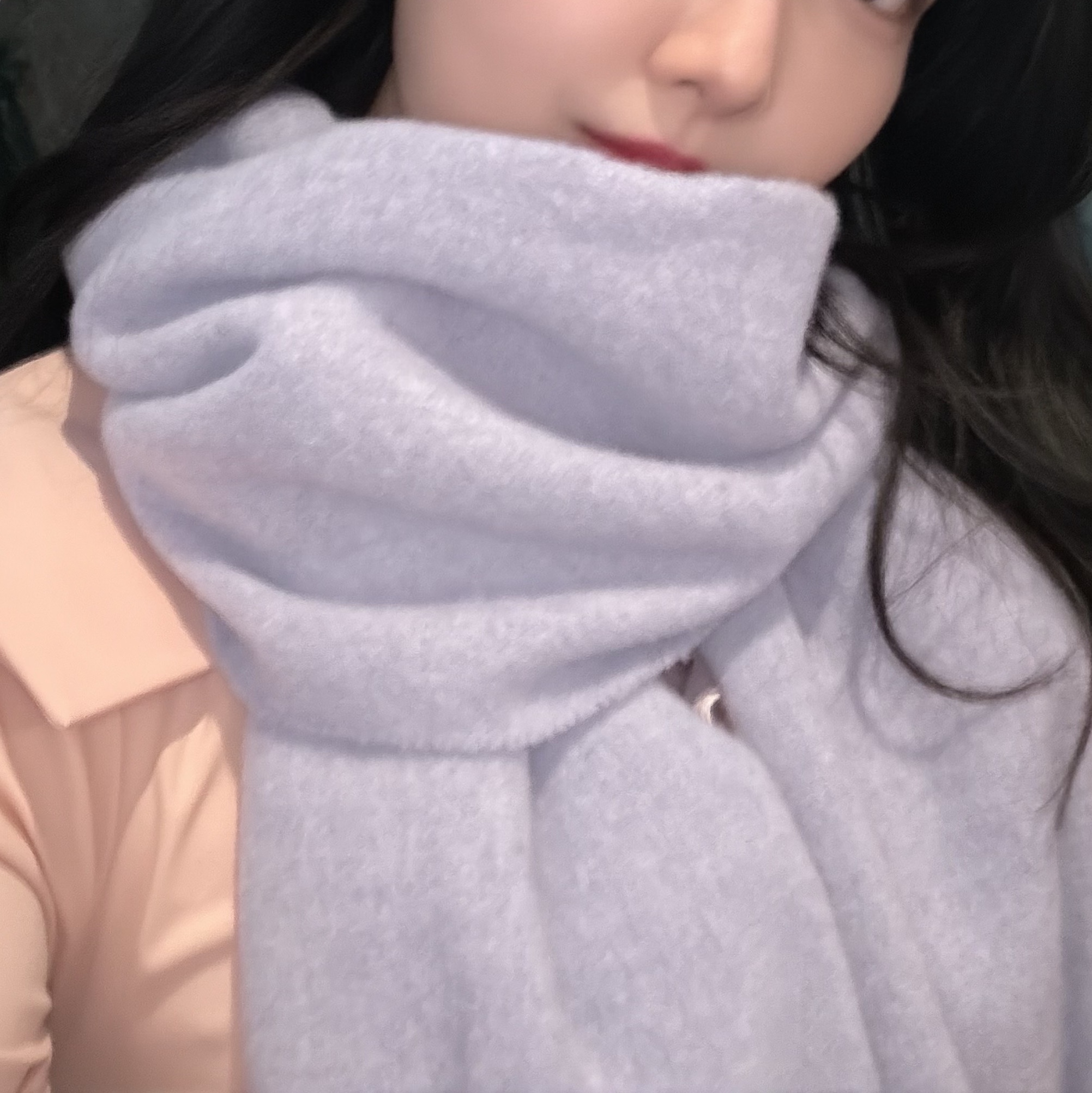 Acne Studios Narrow Wool Fringe Muffler Powder Blue Melange 착용 스타일 - 3