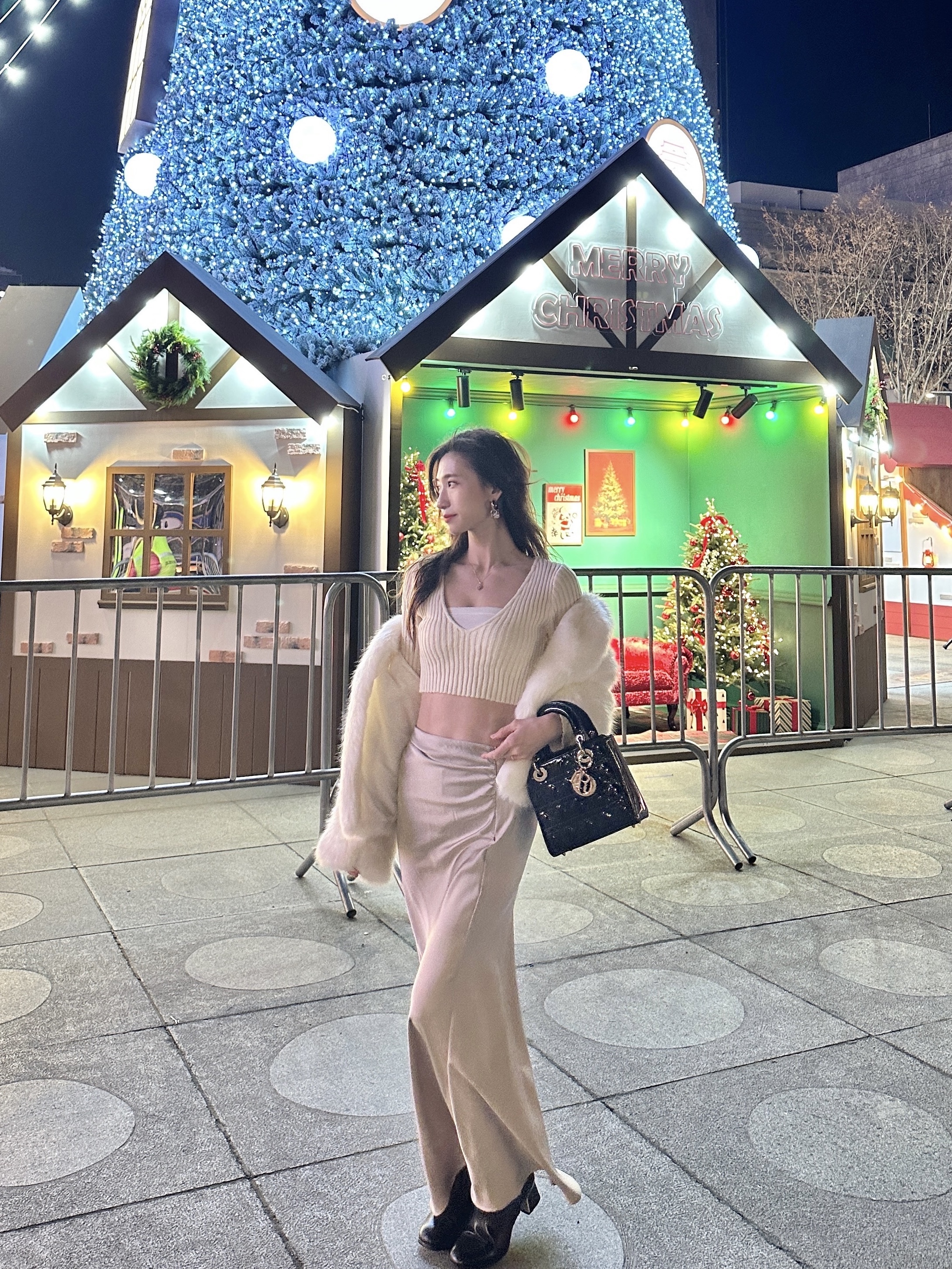 Dior Small Lady Bag Patent Cannage Calfskin Black Pale Gold, (W) Zara Satin Midi Skirt Dark Olive 착용 스타일 - 1