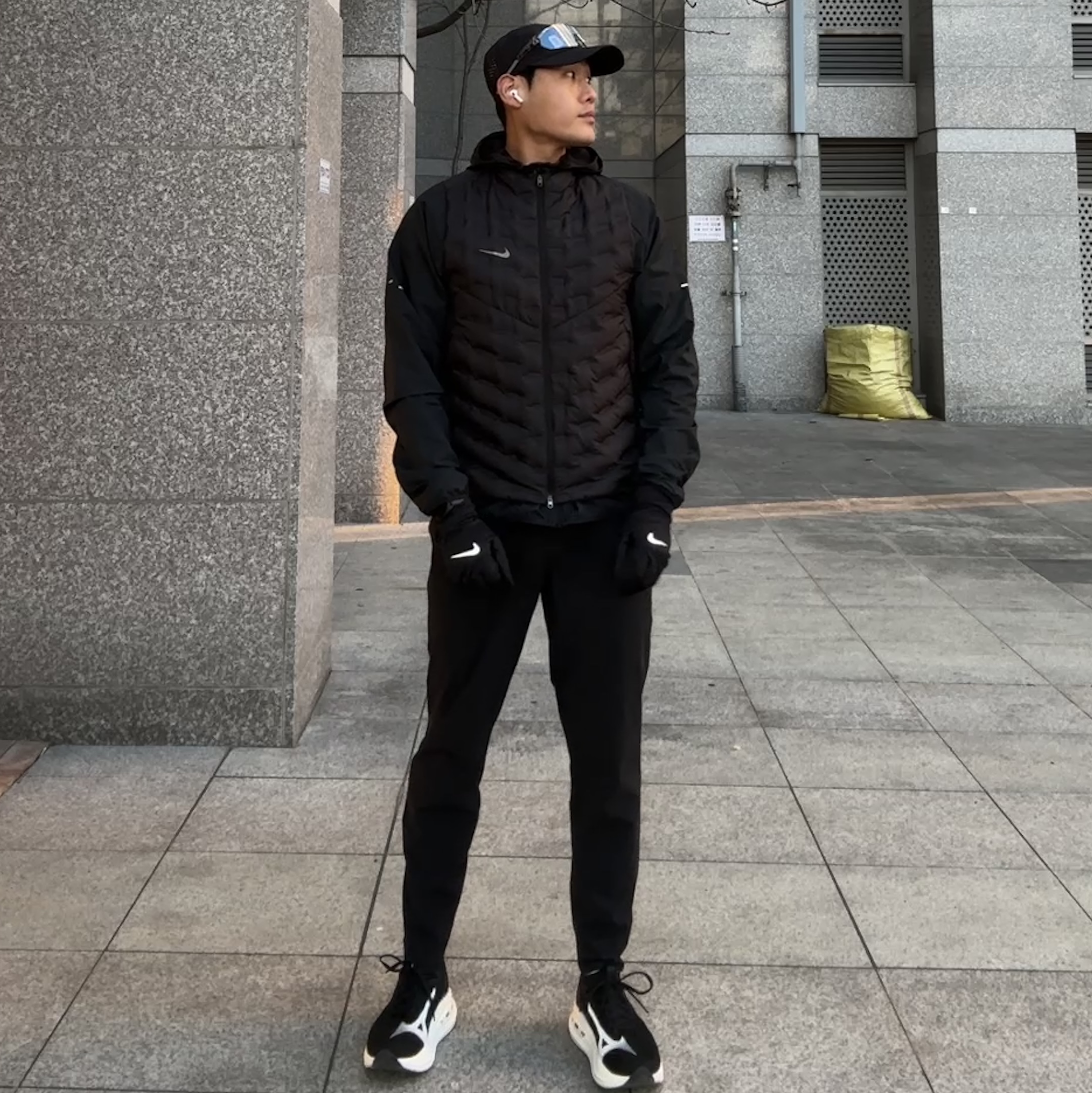 On Running Lightweight Cap Black, Mizuno Neo Vista 2 Black Silver 착용 스타일