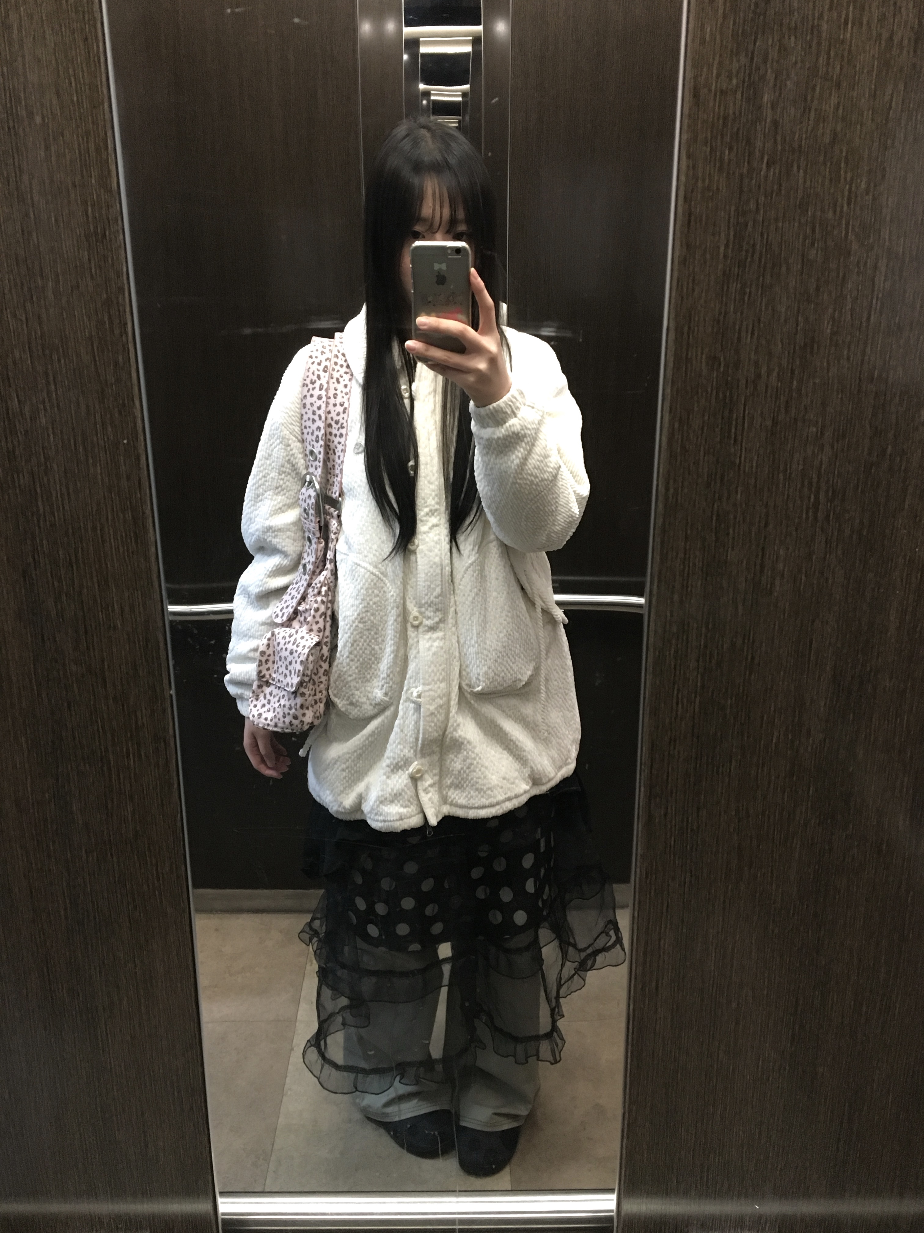 Subu Packable Exclusive Charcoal Snow Dot 착용 스타일