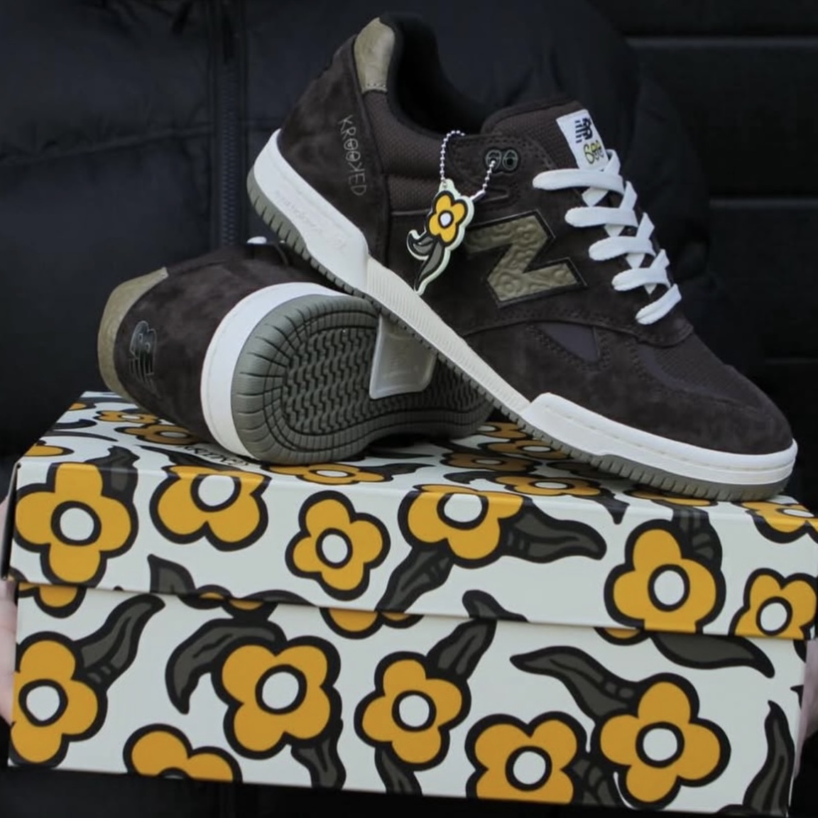 New Balance x Tom Knox Numeric 600 Chocolate Olive 착용 스타일