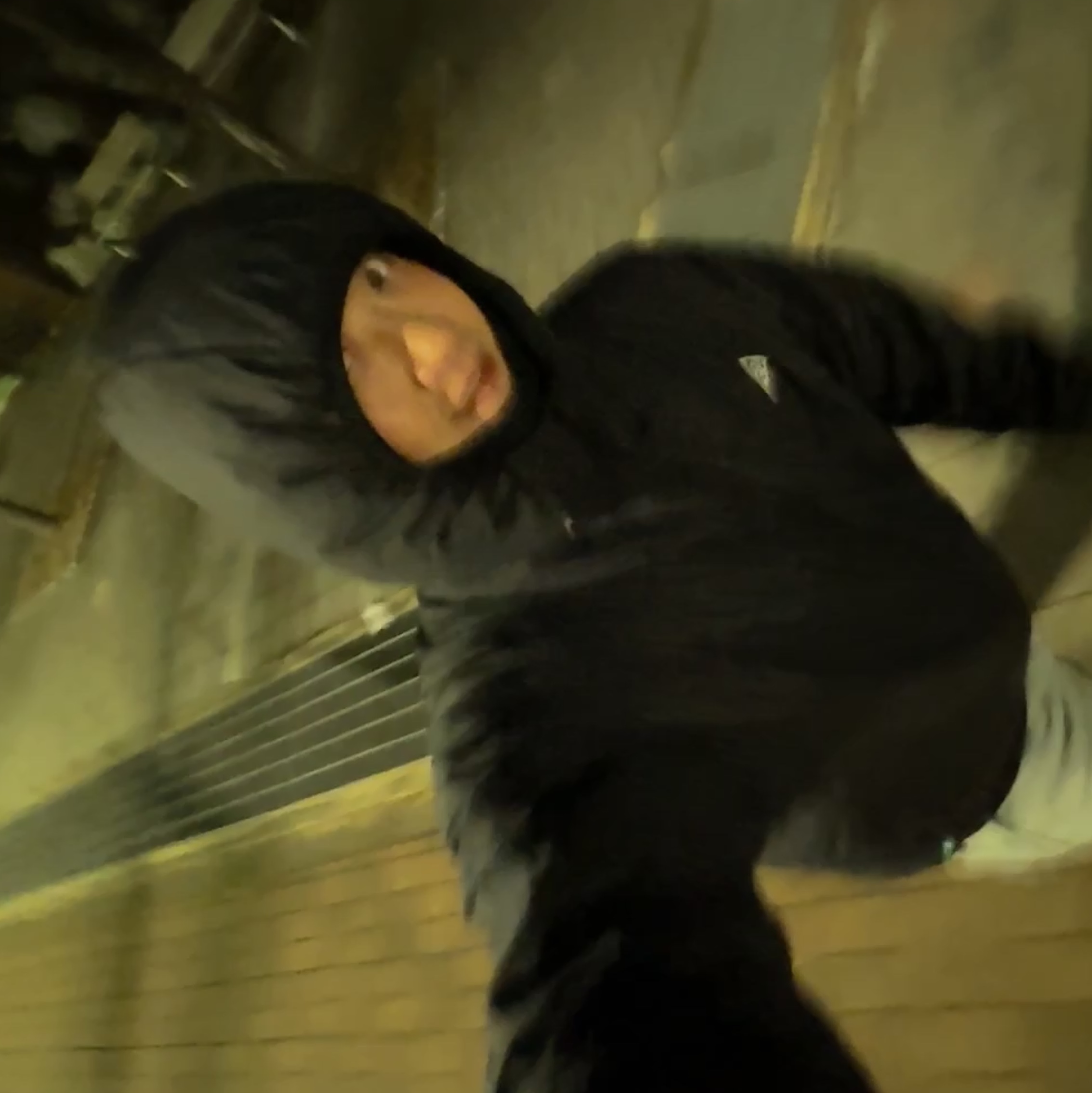 Roa Light Down Jacket Olive Branch, Roa Hiking Grid Hoodie Black 착용 스타일 - 5