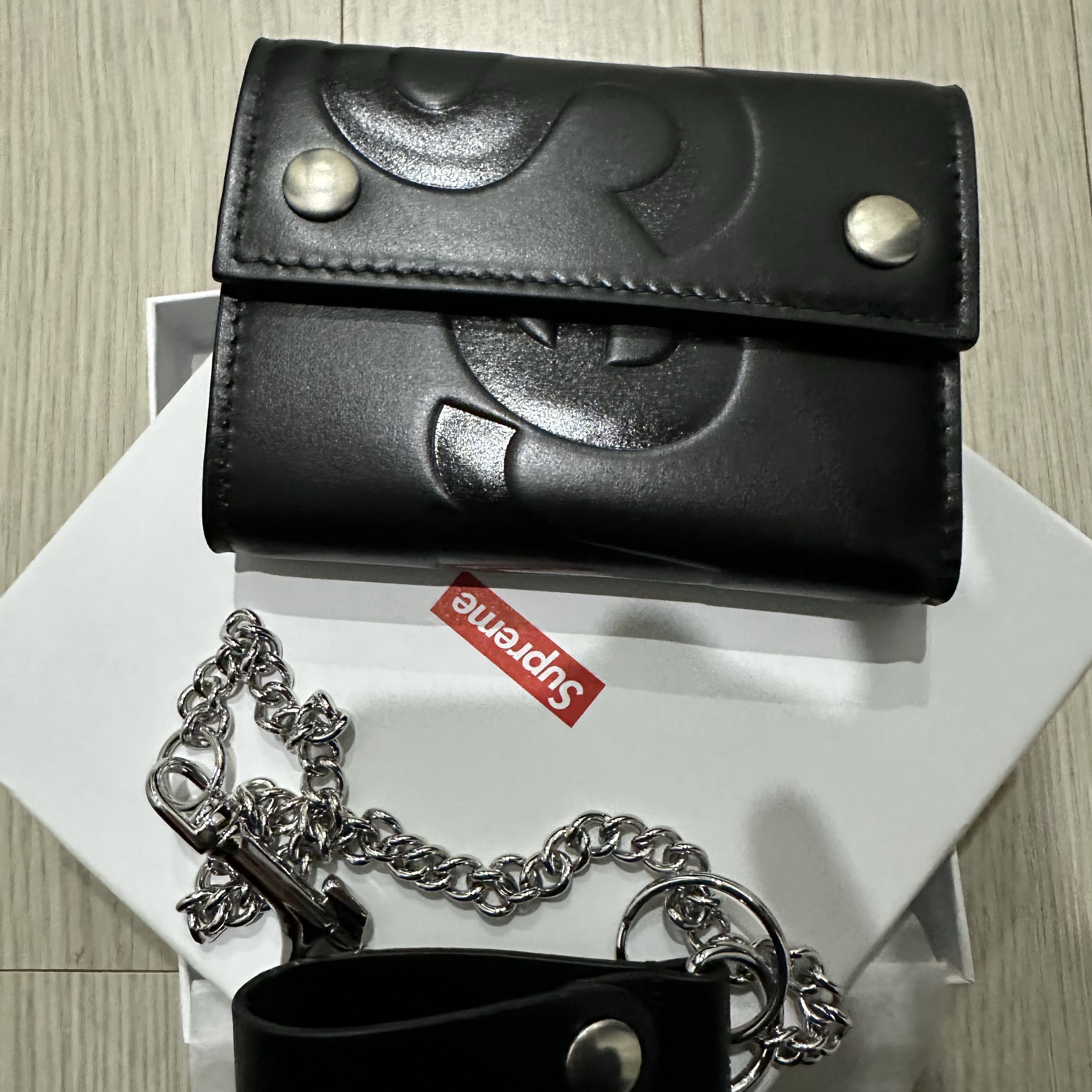 Supreme Leather Chain Wallet Black 착용 스타일