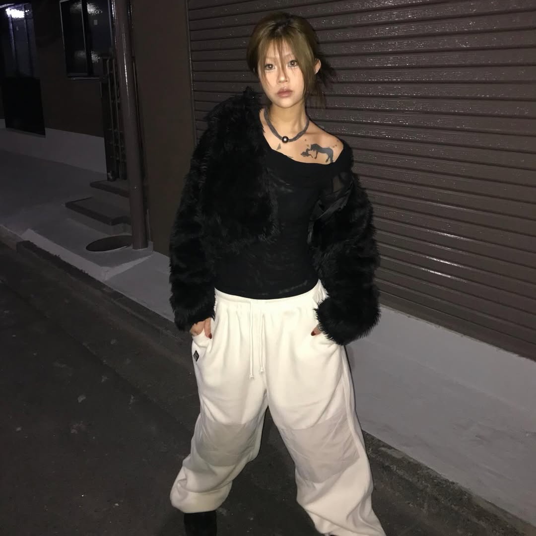 SPORT CHAMBER Grid Fleece Pants Ivory 착용 스타일 - 1