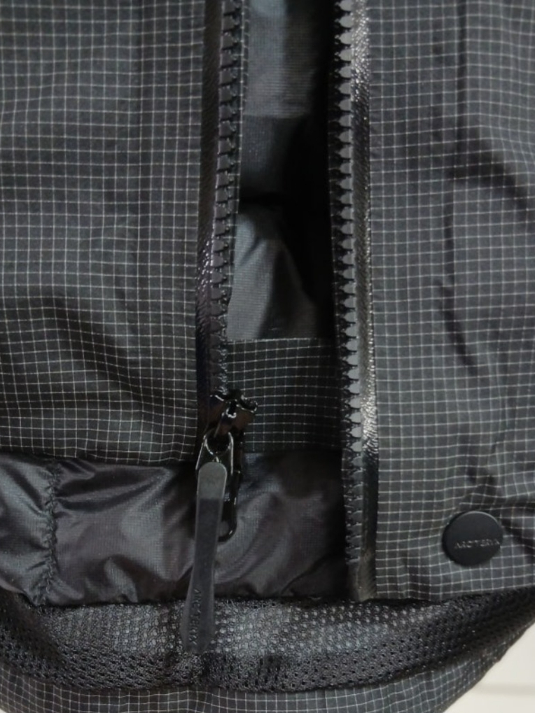 Arc'teryx Alpha Lightweight Parka Black, Arc'teryx Alpha Lightweight Parka Black 착용 스타일 - 6
