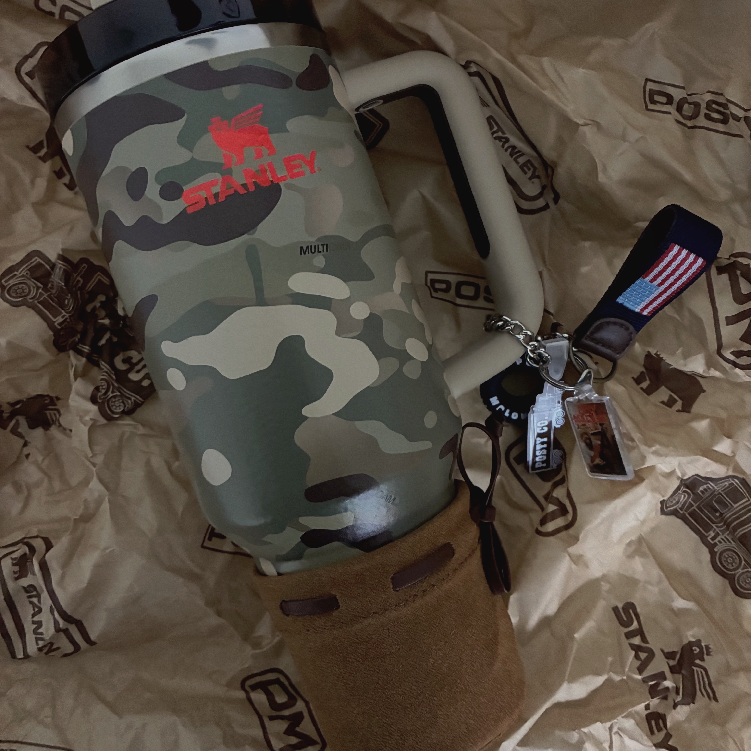 Stanley x The Post Malone Quencher H2.0 Flowstate Tumbler 1.18L Multicam 착용 스타일