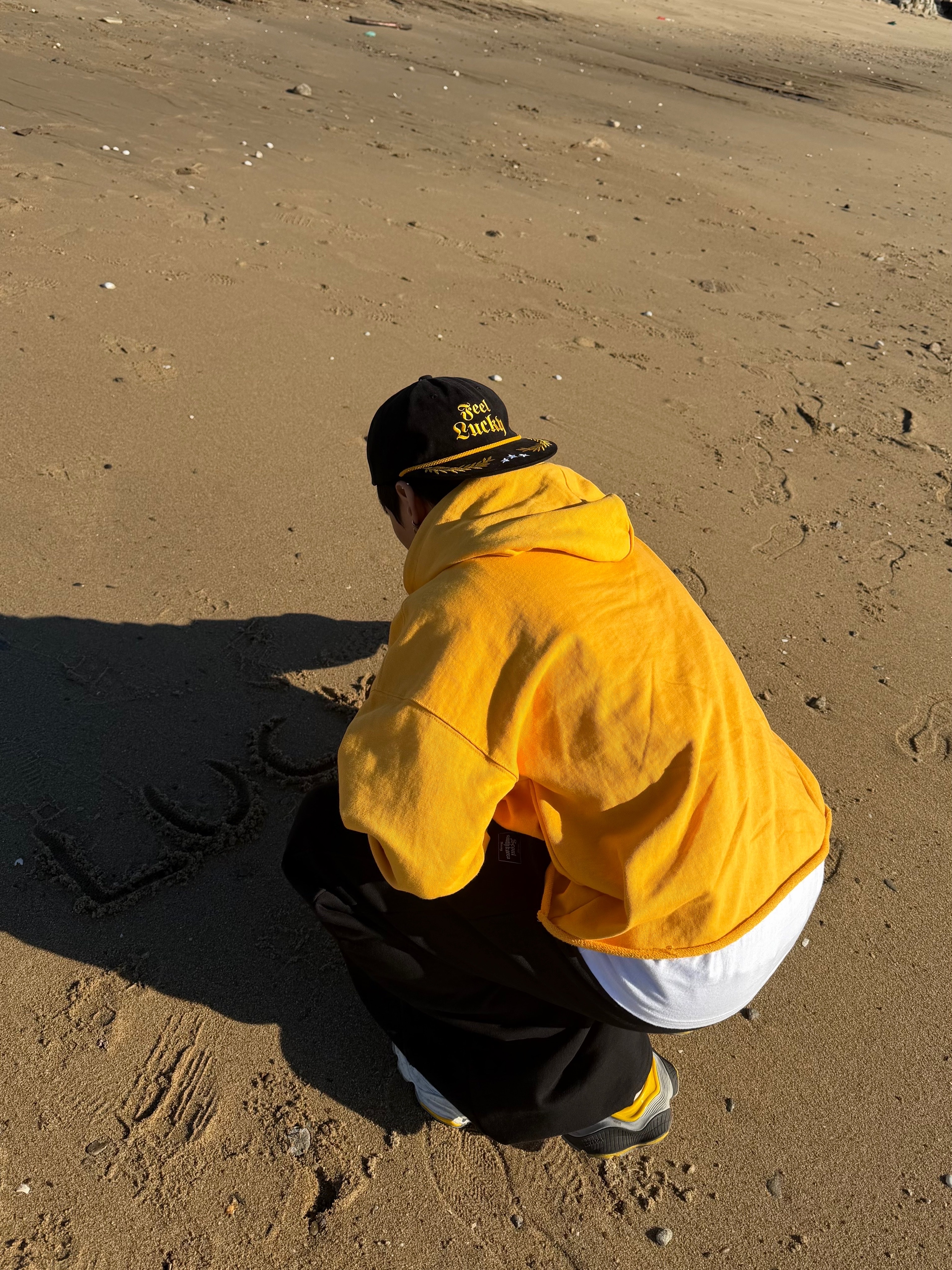 Balenciaga Cargo Sneakers White Grey 착용 스타일 - 7