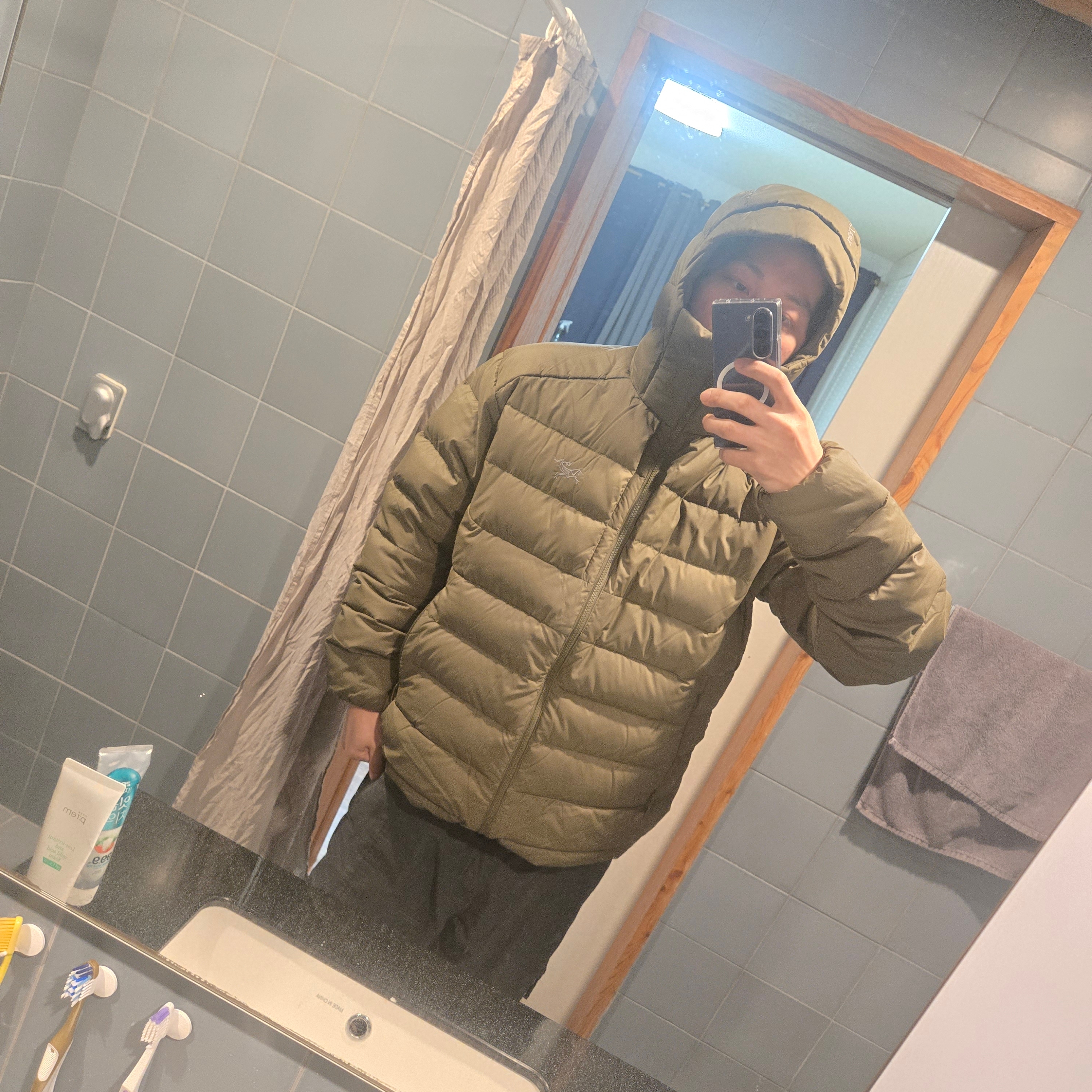 Arc'teryx Thorium Hoody Tatsu 착용 스타일