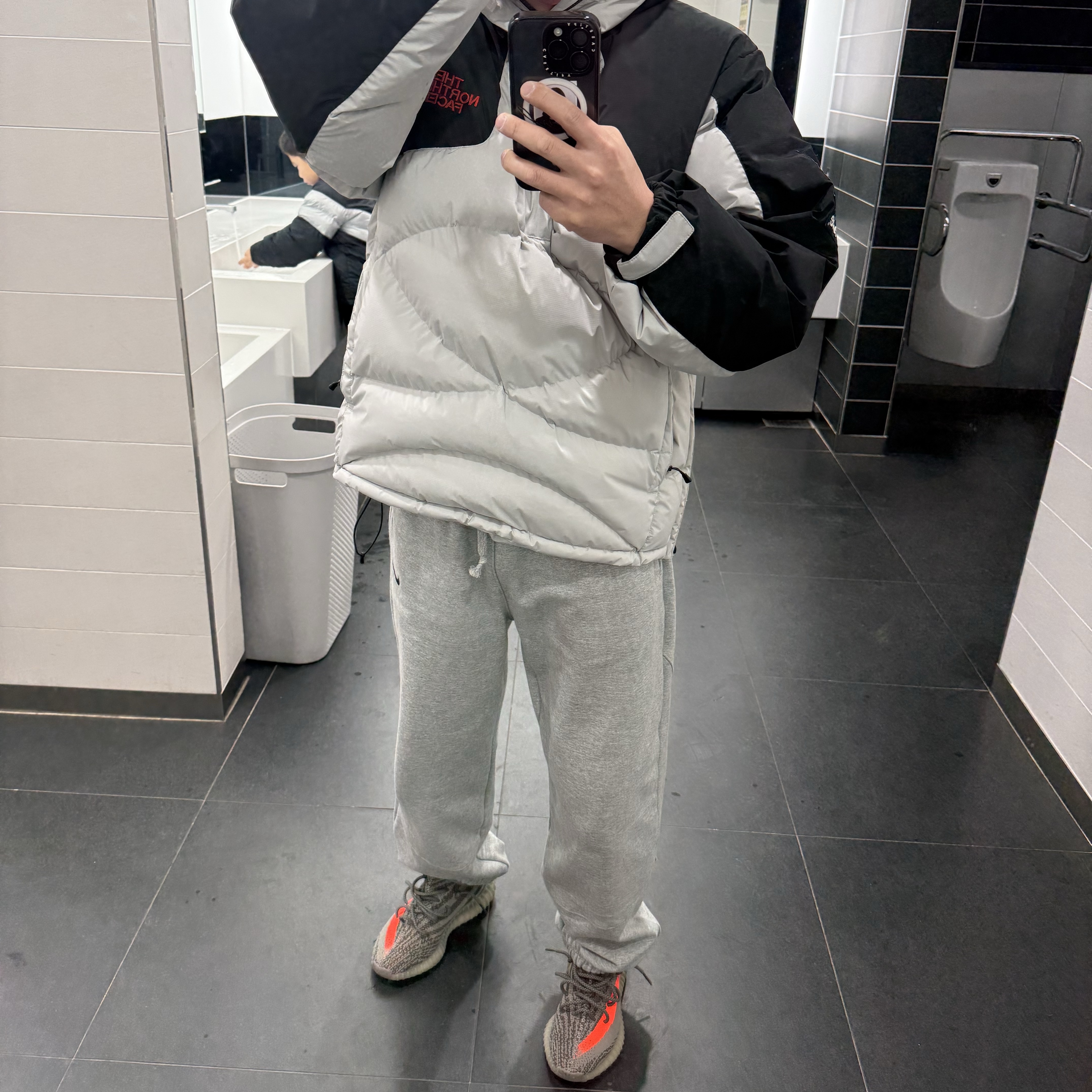 Supreme x The North Face 800-Fill Half Zip Hooded Pullover Grey - 22FW, Supreme x Nike Sweatpant Heather Grey - 25SS 착용 스타일