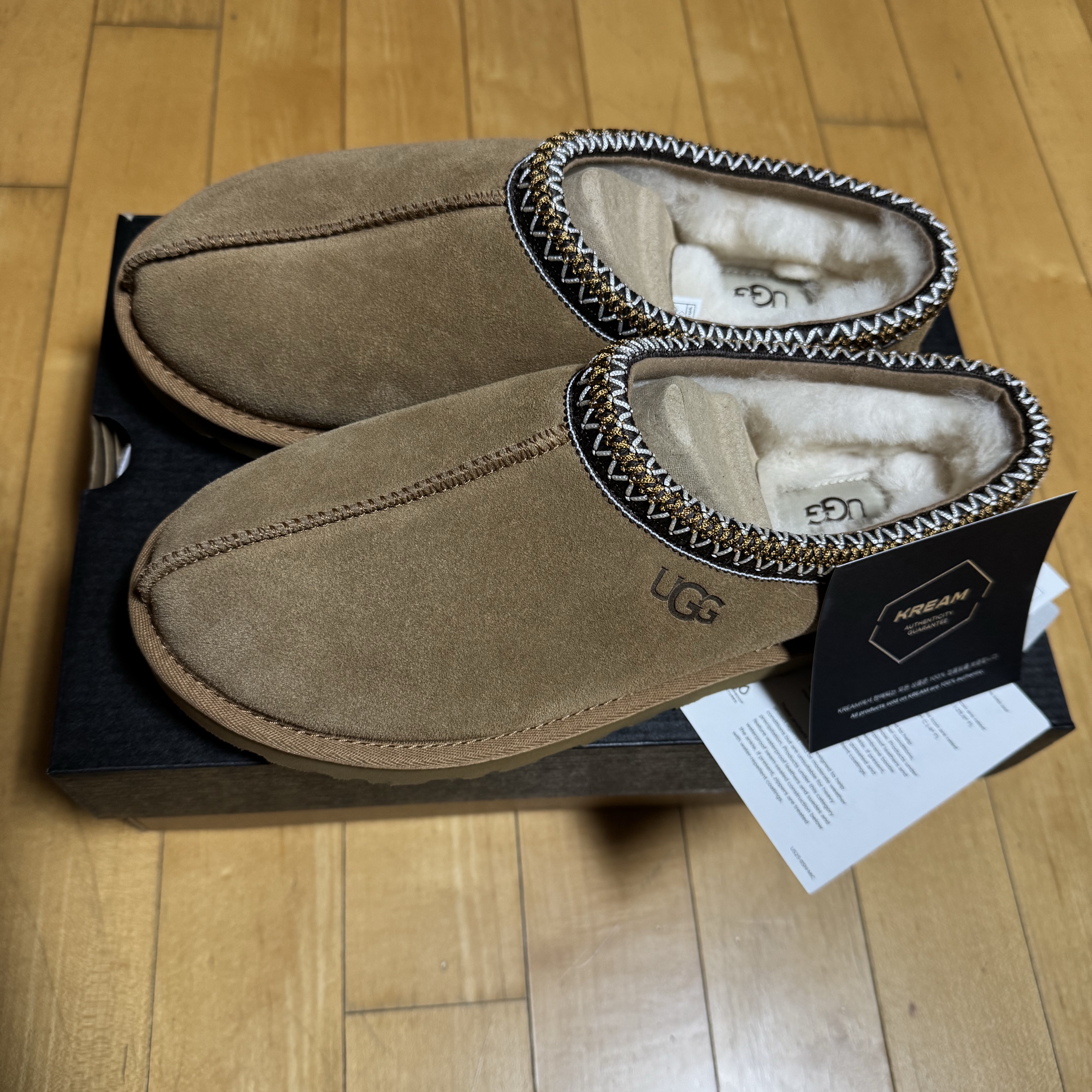 UGG Tasman II Slipper Chestnut 착용 스타일