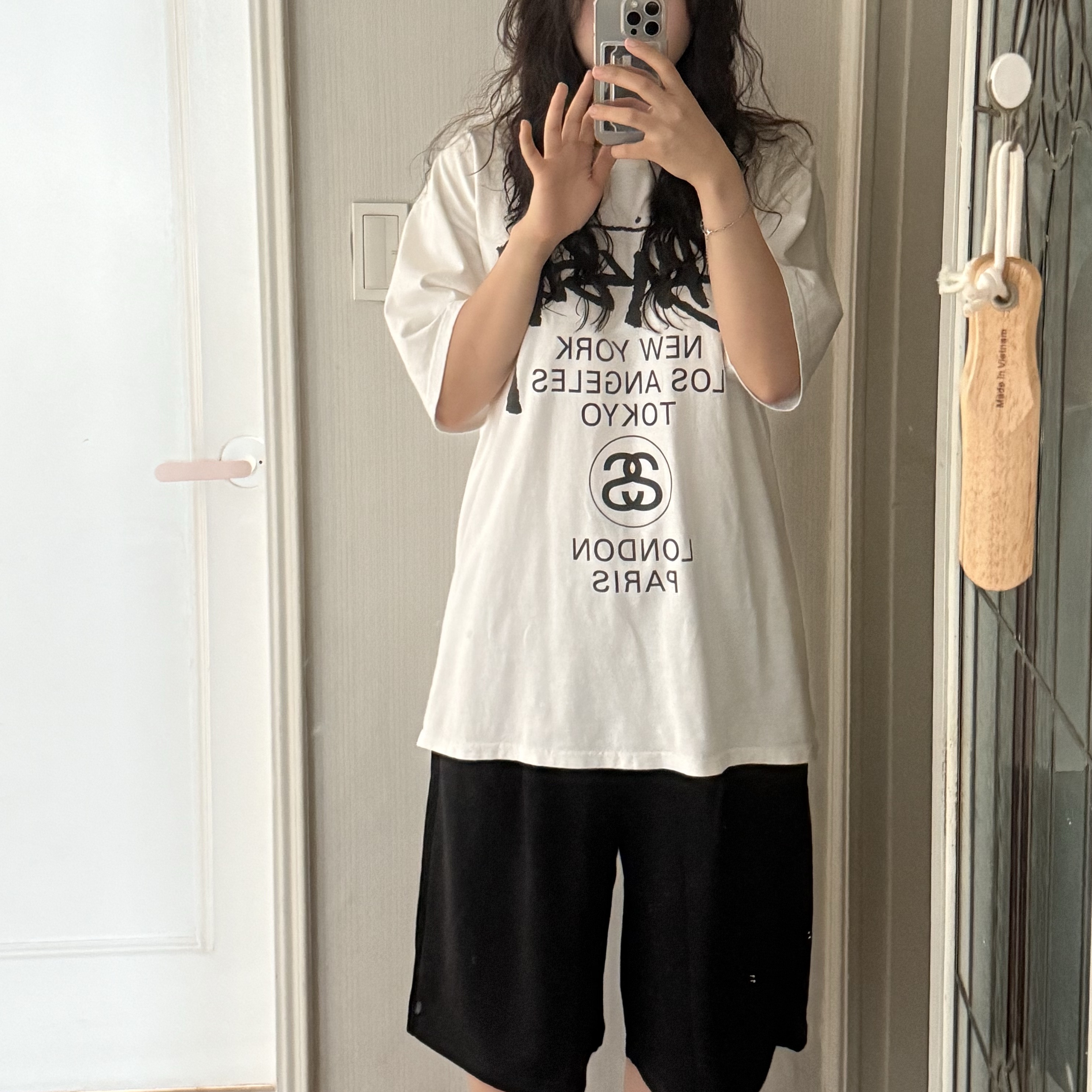 Stussy World Tour T-Shirt White, Arc'teryx Heliad 15 Backpack Black 착용 스타일 - 2