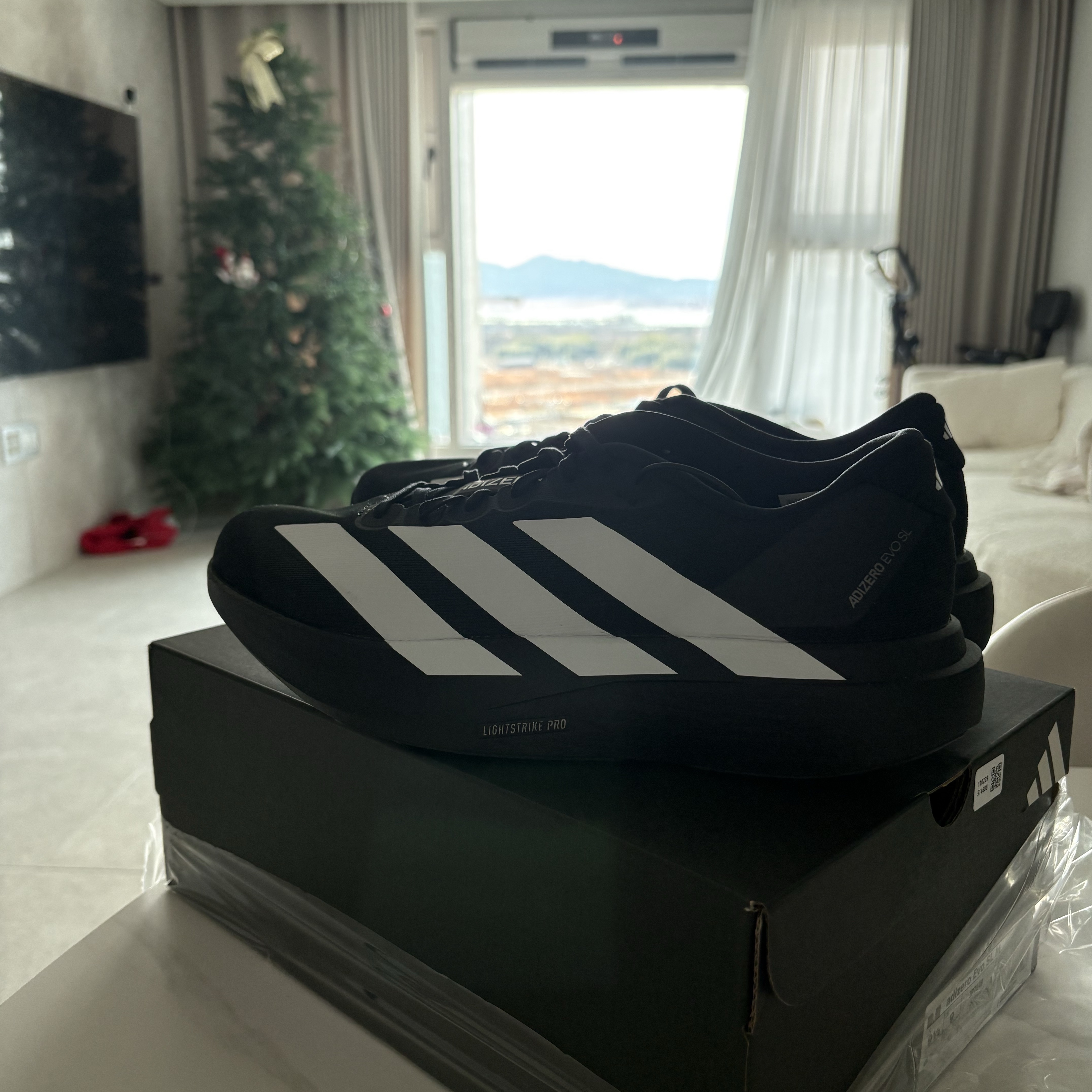 Adidas Adizero EVO SL Core Black Cloud White 착용 스타일