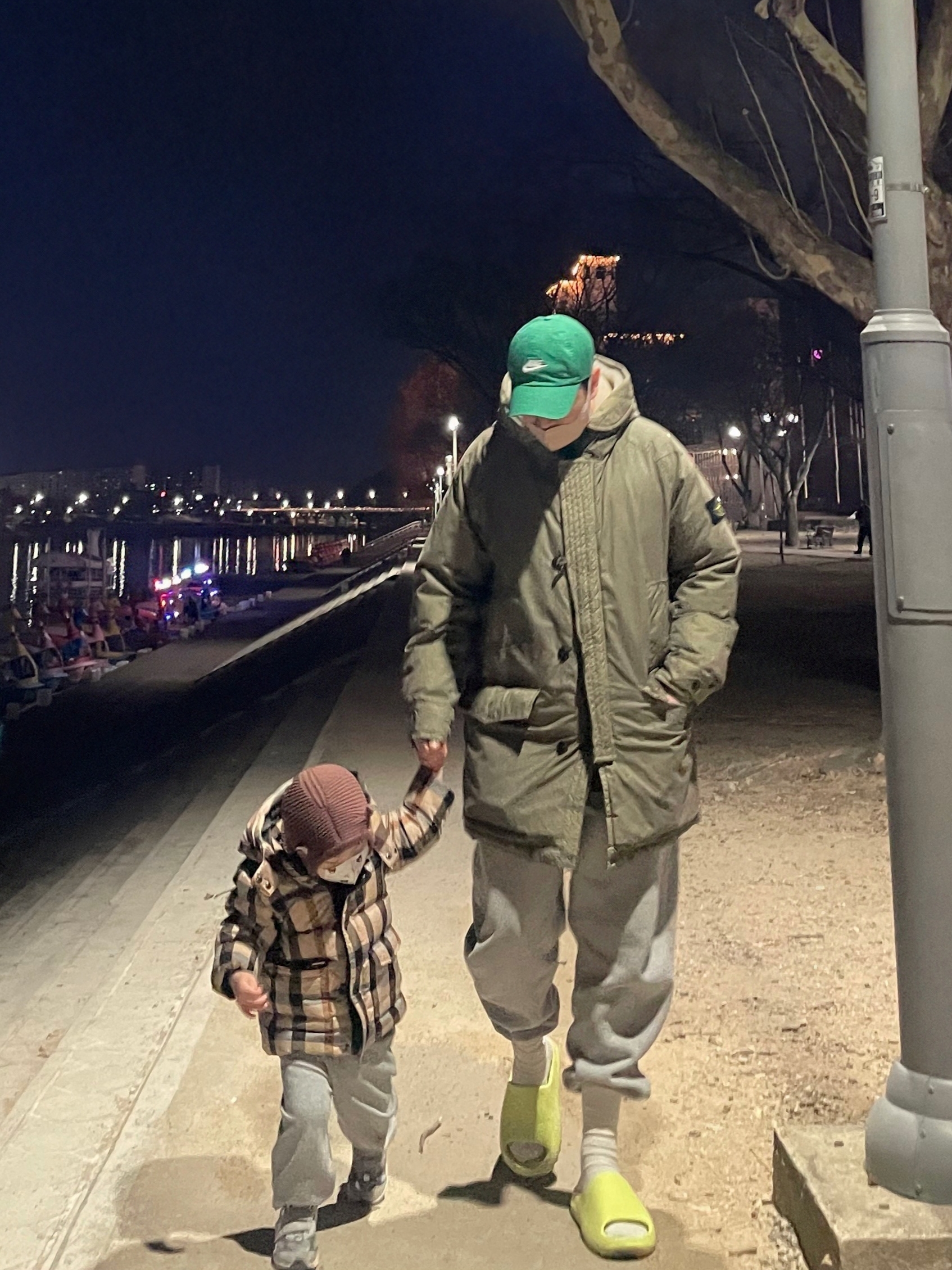 Nike Club Unstructured Futura Washed Cap Malachite, Adidas Yeezy Slide Glow Green 2022/2023 착용 스타일 - 1