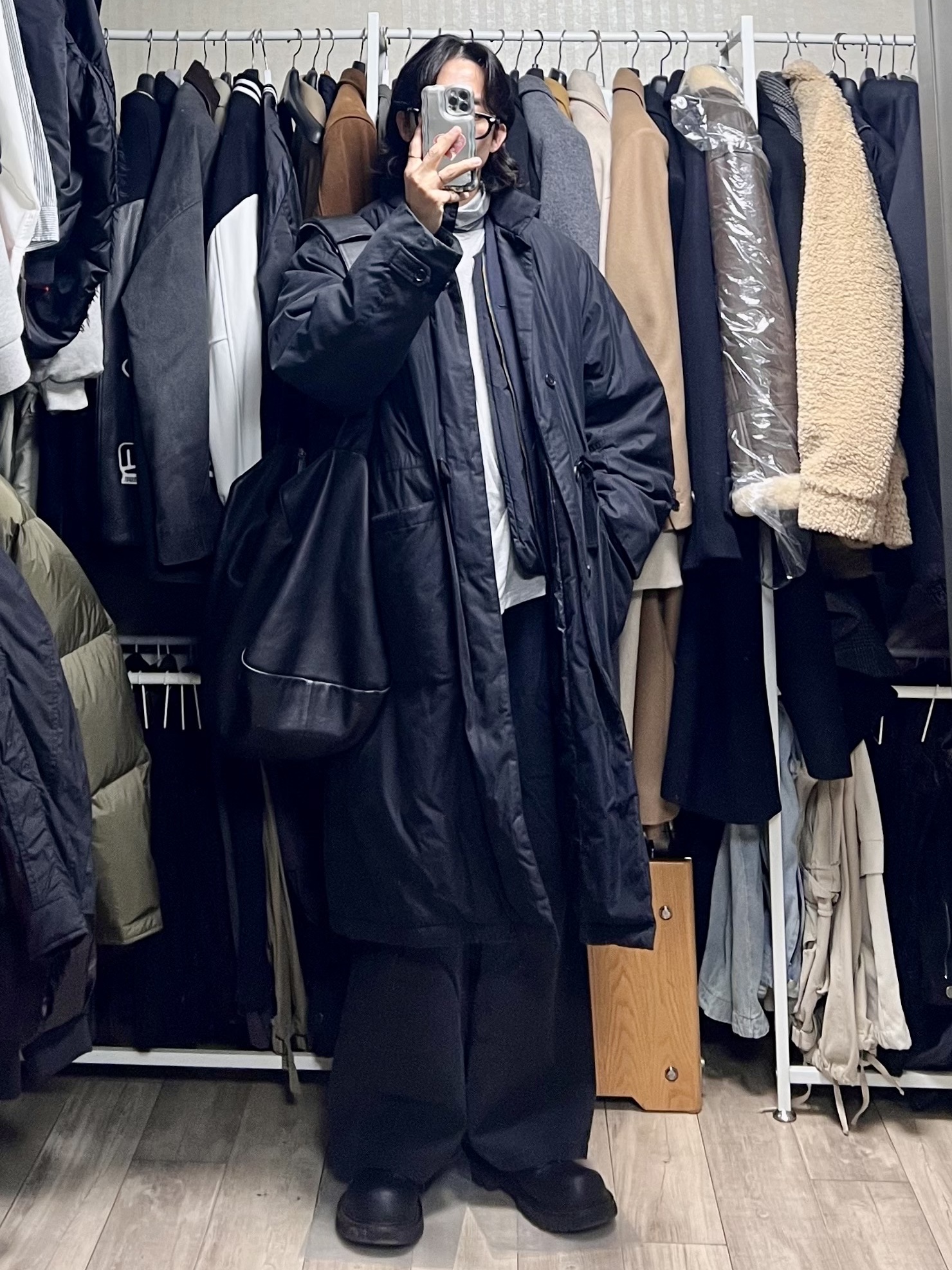 Polyteru Heavy Dell Coat Black 착용 스타일