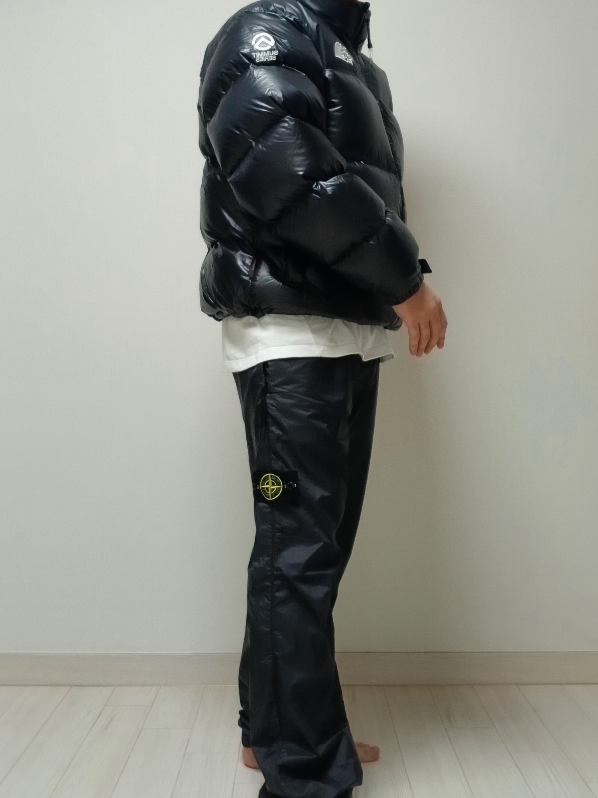 Supreme Small Box LS T-Shirt White - 24SS, The North Face Quantum Nuptse RDS Jacket Black 착용 스타일 - 2