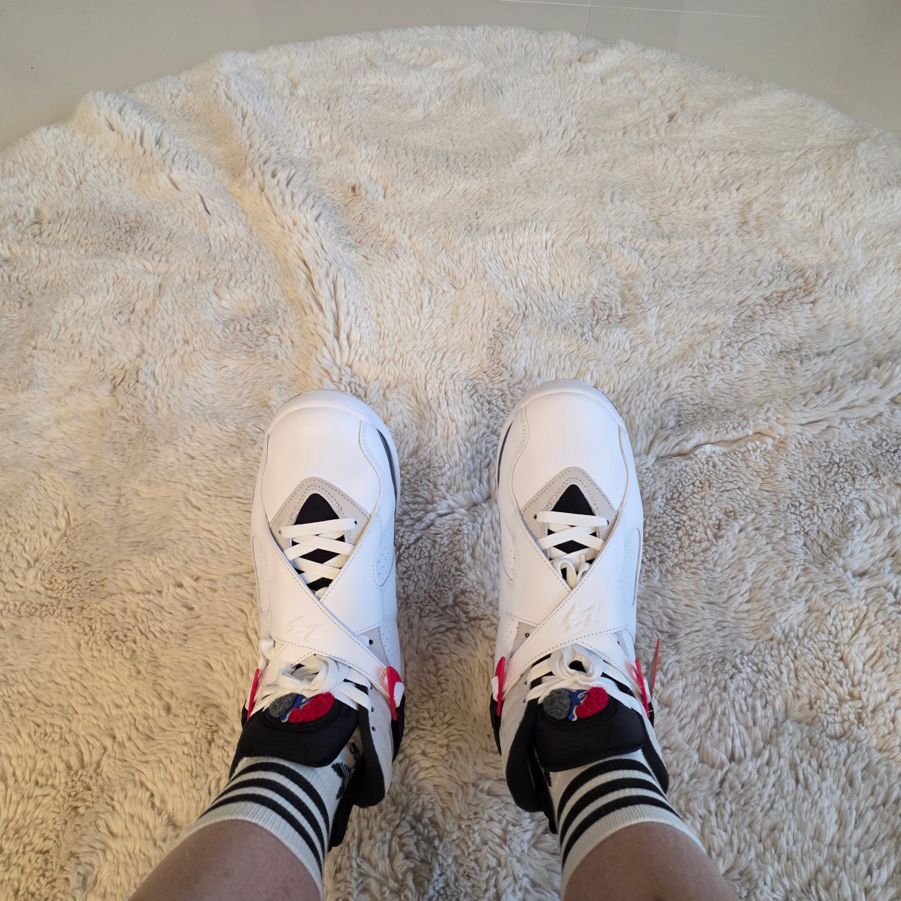 Jordan 8 Retro Bugs Bunny 2025 착용 스타일 - 3