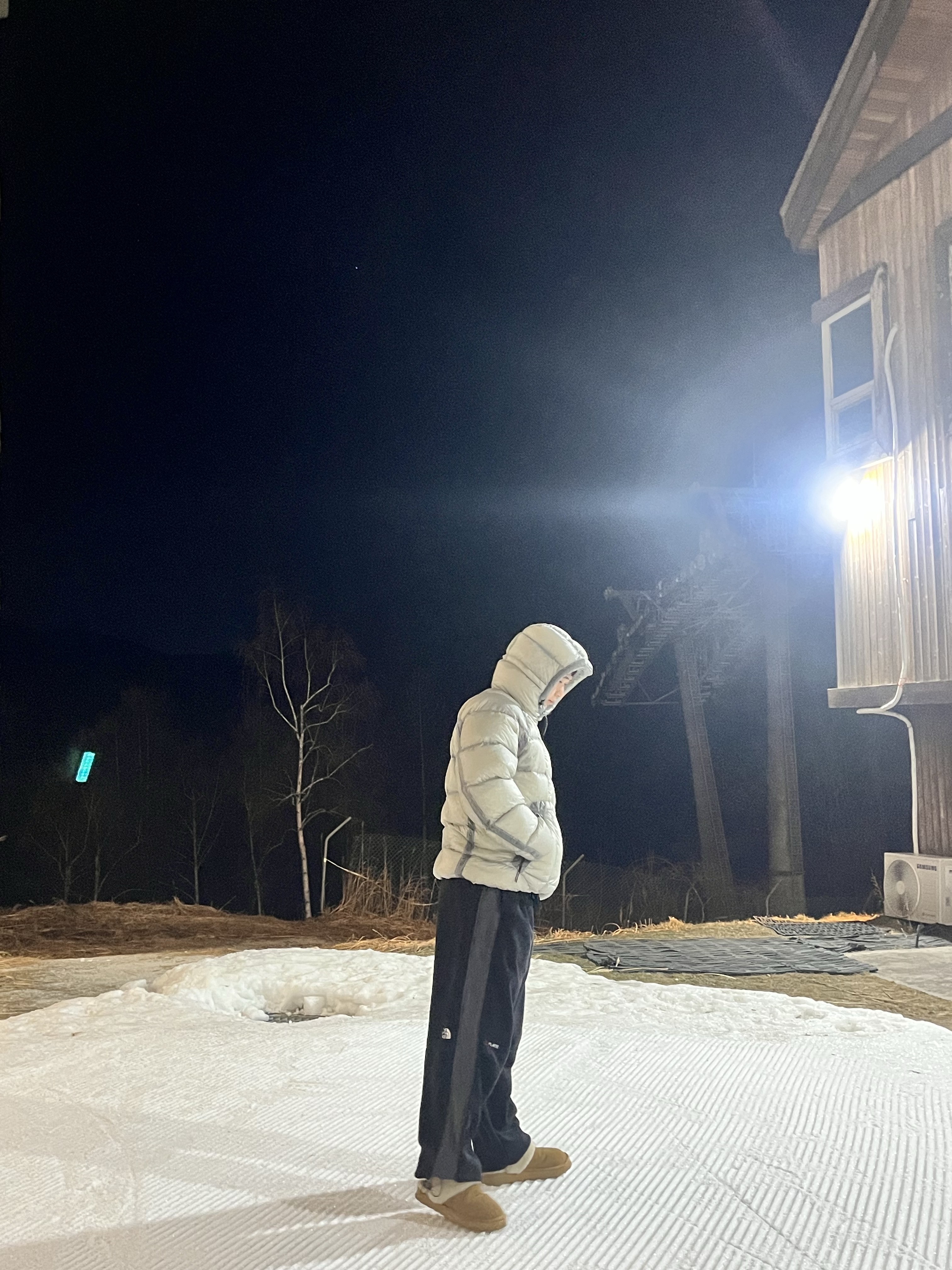 C.P. Company Korea Exclusive D.D. Shell Hooded Down Jacket Lunar Rock - 25FW, The North Face Banff Fleece Pants Black 착용 스타일 - 3