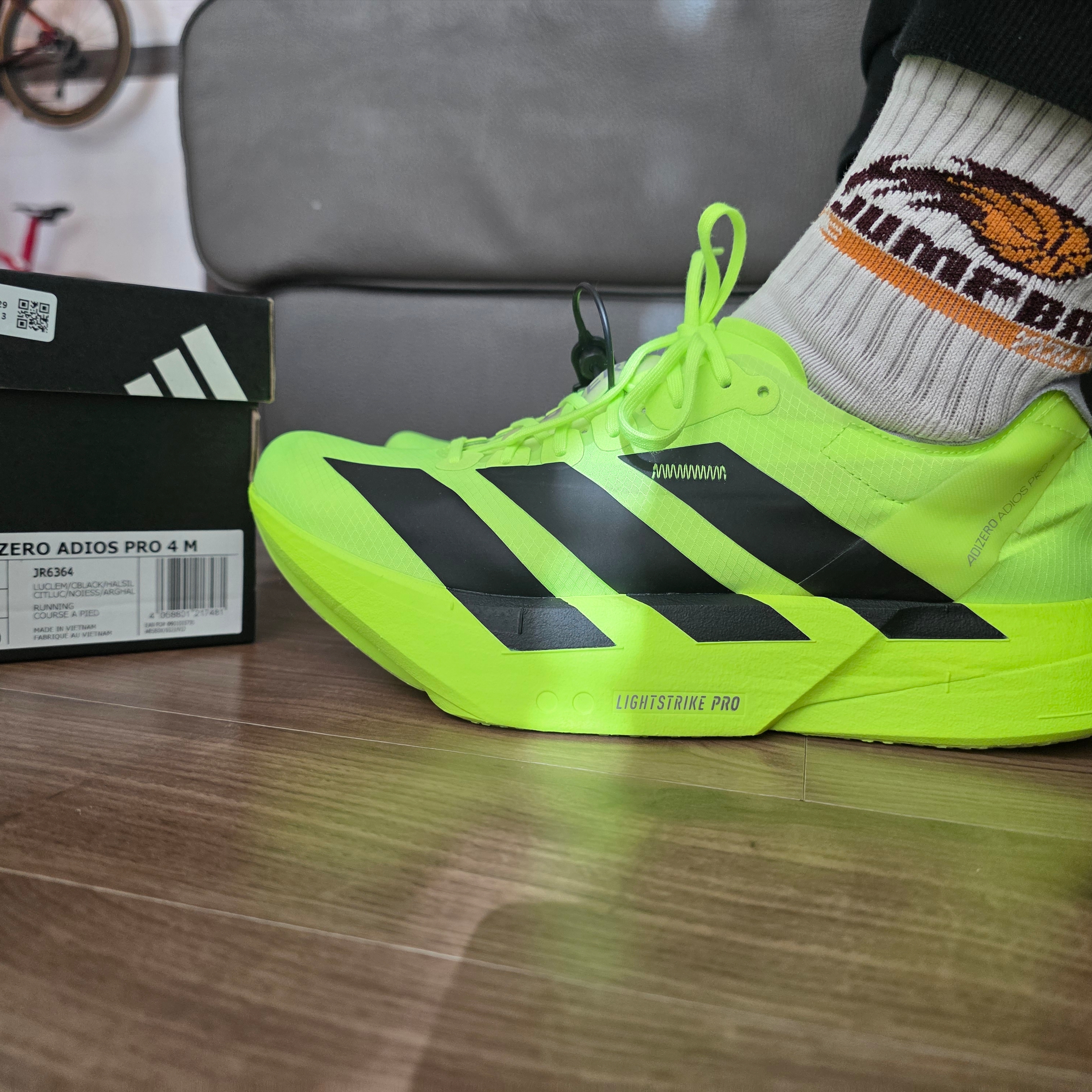 Adidas Adizero Adios Pro 4 Lucid Lemon Core Black 착용 스타일 - 1