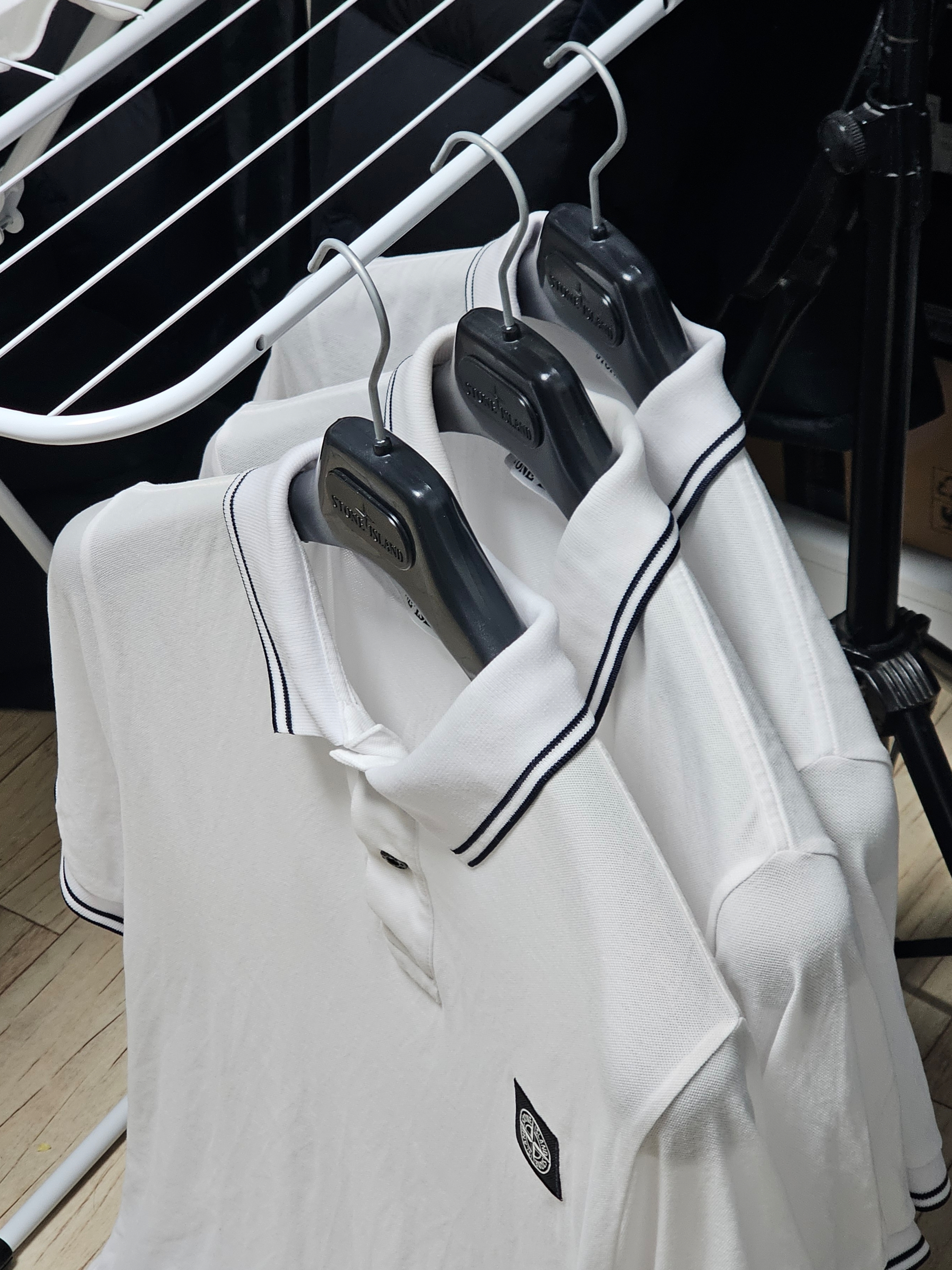 Stone Island 22S18 Polo Shirt White 착용 스타일