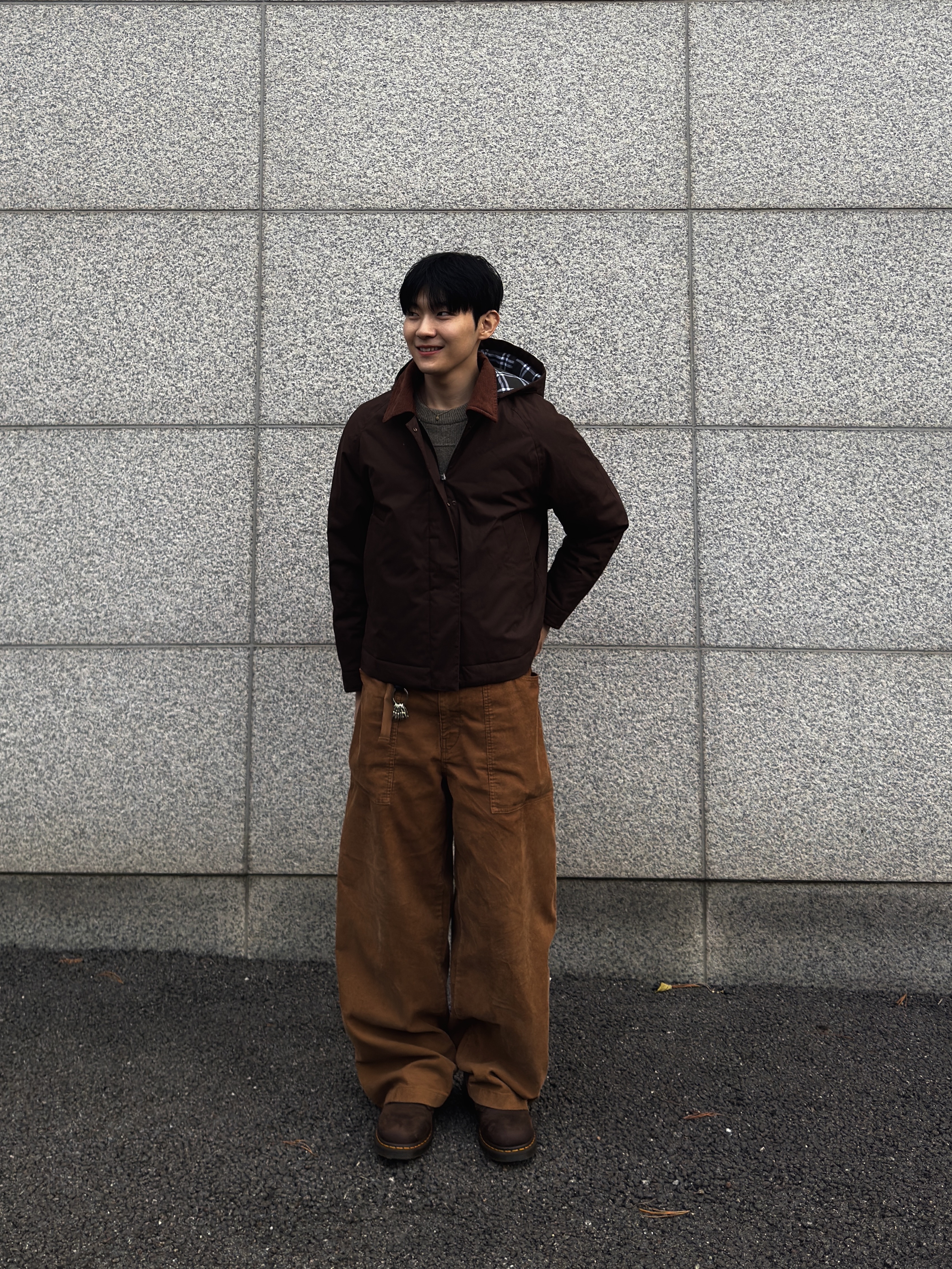Dr. Martens 1461 Crazy Horse Dark Brown, Uniqlo x JW Anderson Corduroy Work Pants Brown - JP 착용 스타일