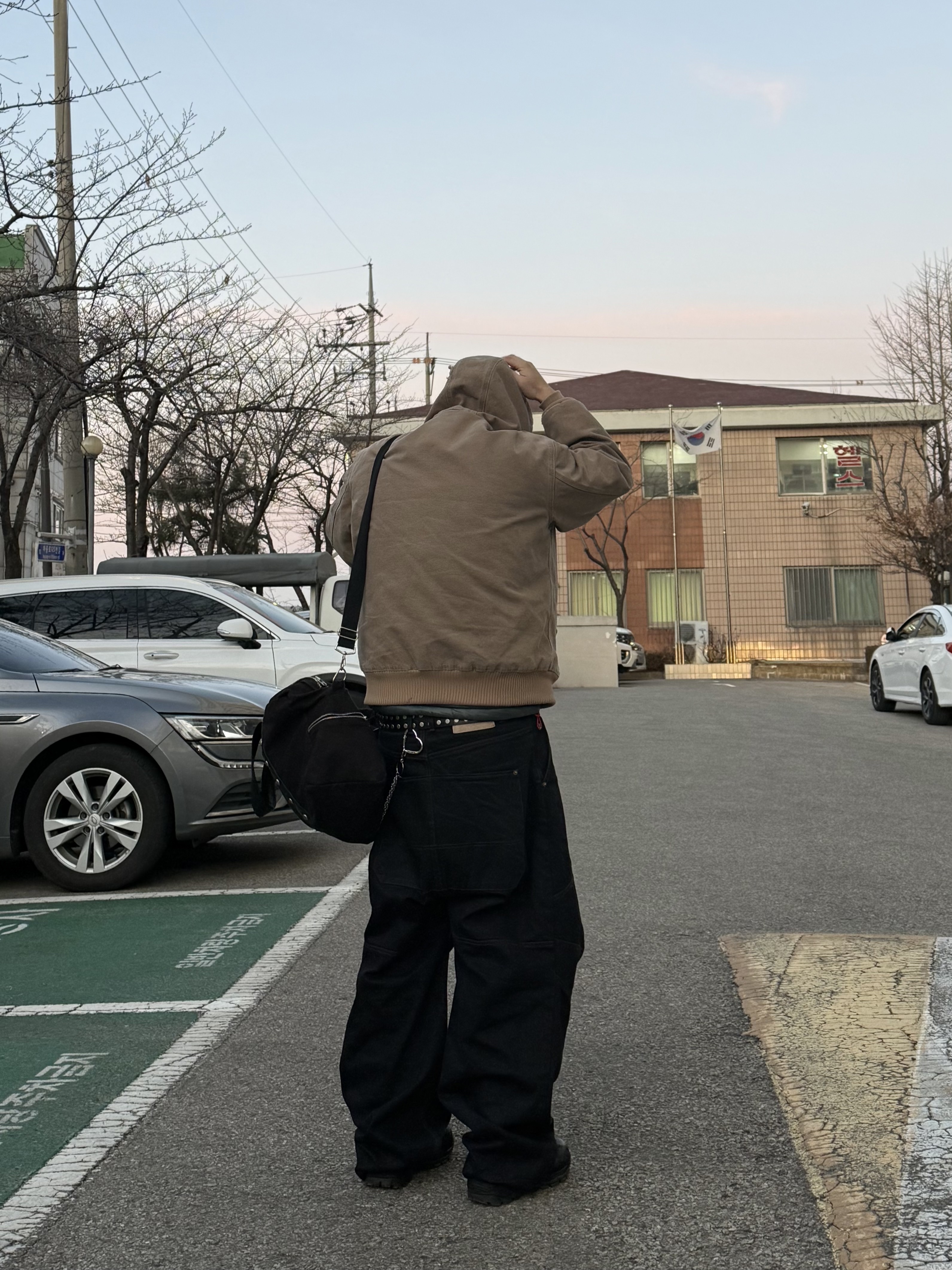 Human Made Heart Carabiner Silver, Aoiro Ooki Feather Denim Pants Dark Indigo 착용 스타일 - 1