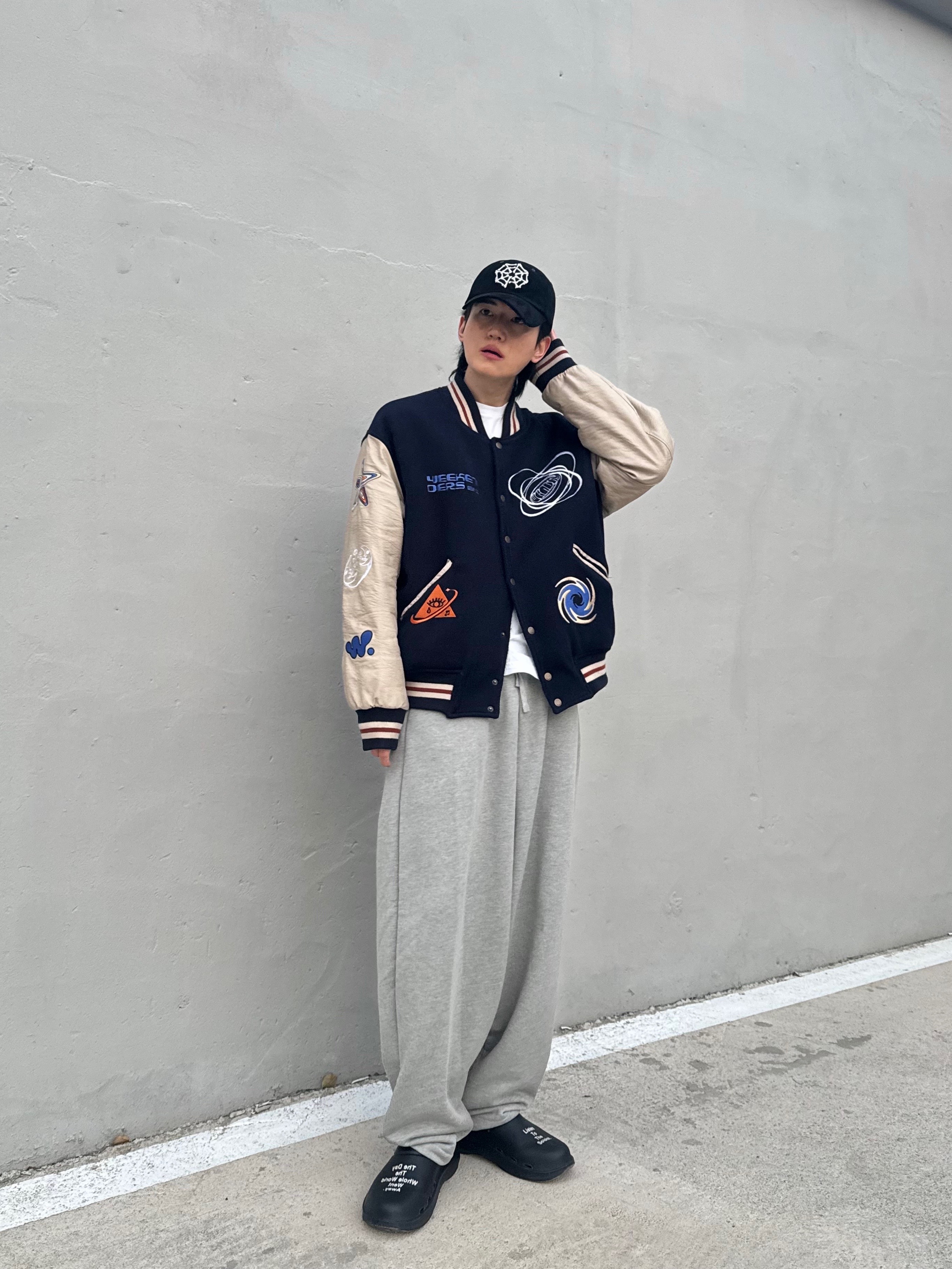 MJD Everyday Heavy Sweat Baggy Pants Melange Grey, Oofos x Takahiromiyashita The Soloist The Day The Whole World Went Away Clog Black 착용 스타일 - 1