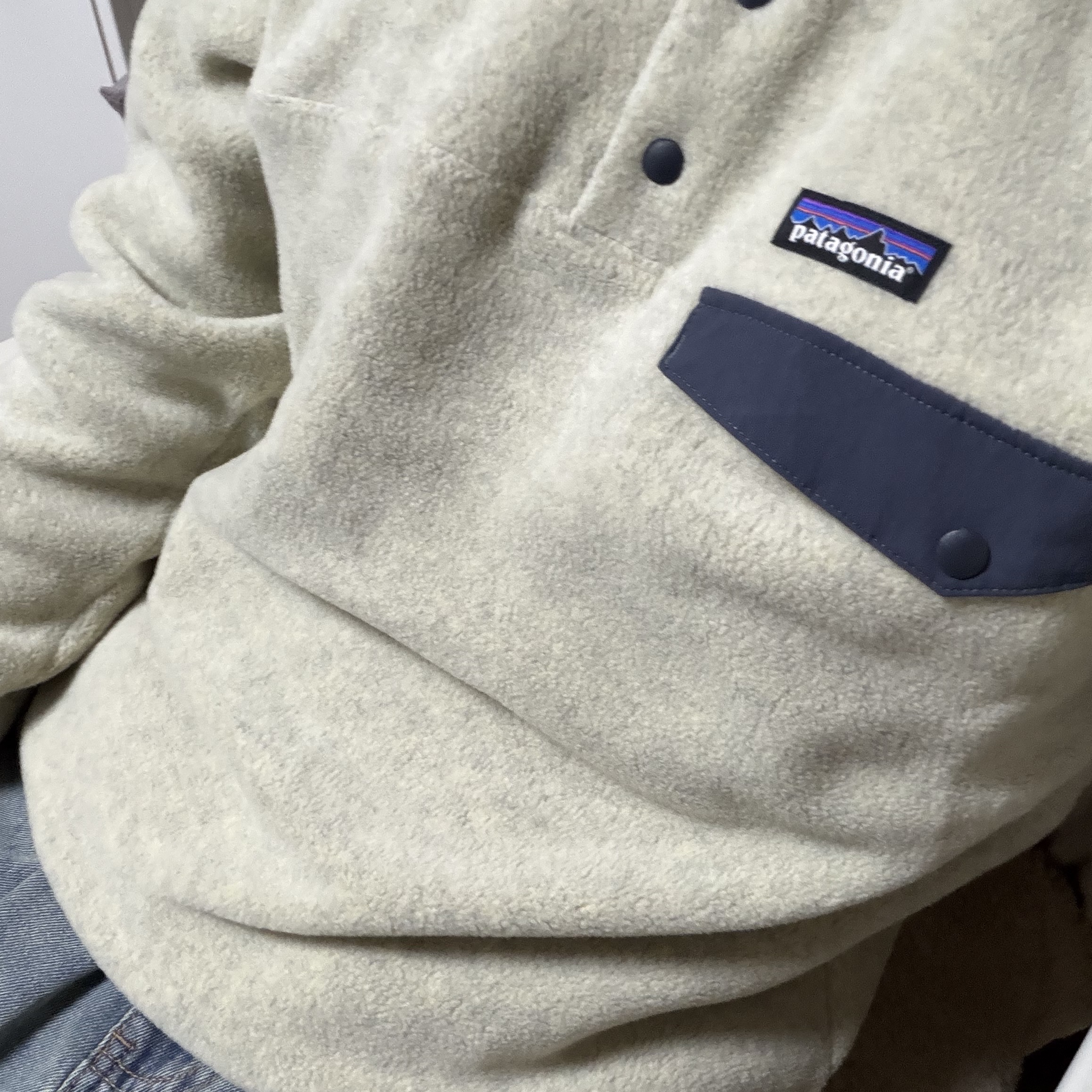 Patagonia Lightweight Synchilla Snap-T Fleece Pullover Oatmeal Heather/Smolder Blue/New Navy 착용 스타일 - 1