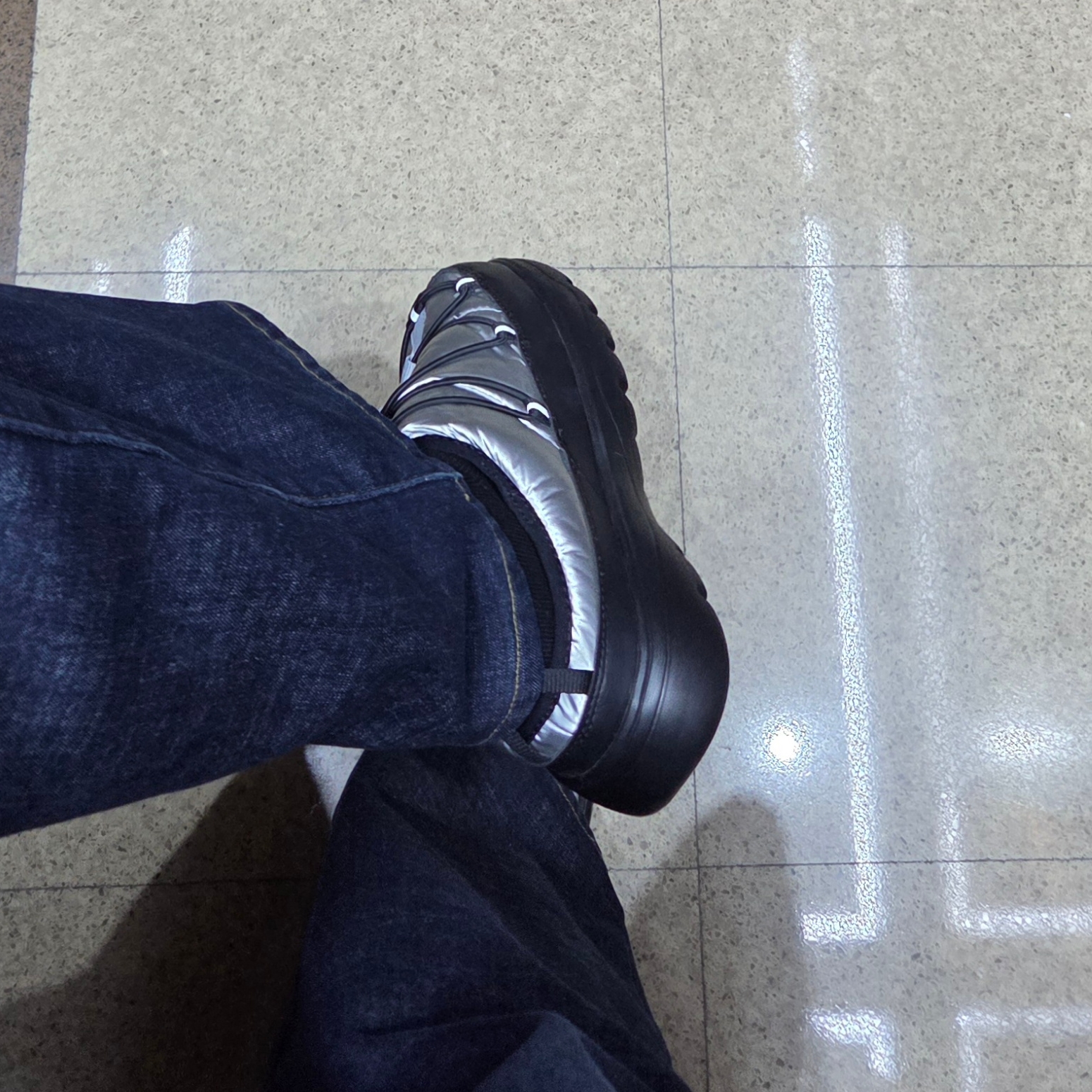 The North Face Borealis Mule Silver - 25FW 착용 스타일 - 2