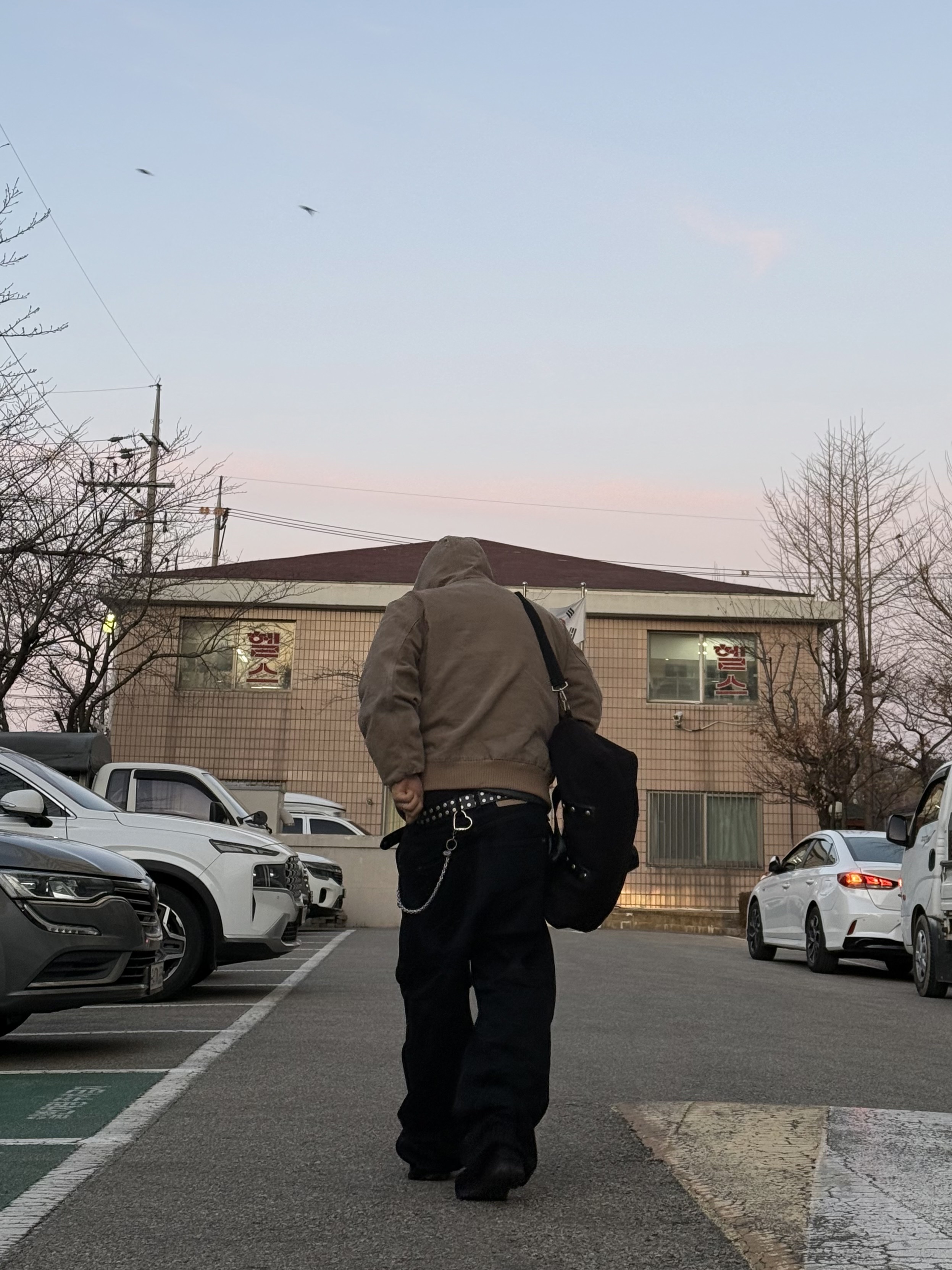 Human Made Heart Carabiner Silver, Aoiro Ooki Feather Denim Pants Dark Indigo 착용 스타일 - 2